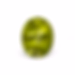 Перидот 2.91 карат в изящной оправе ювелирной студии Parure Atelier