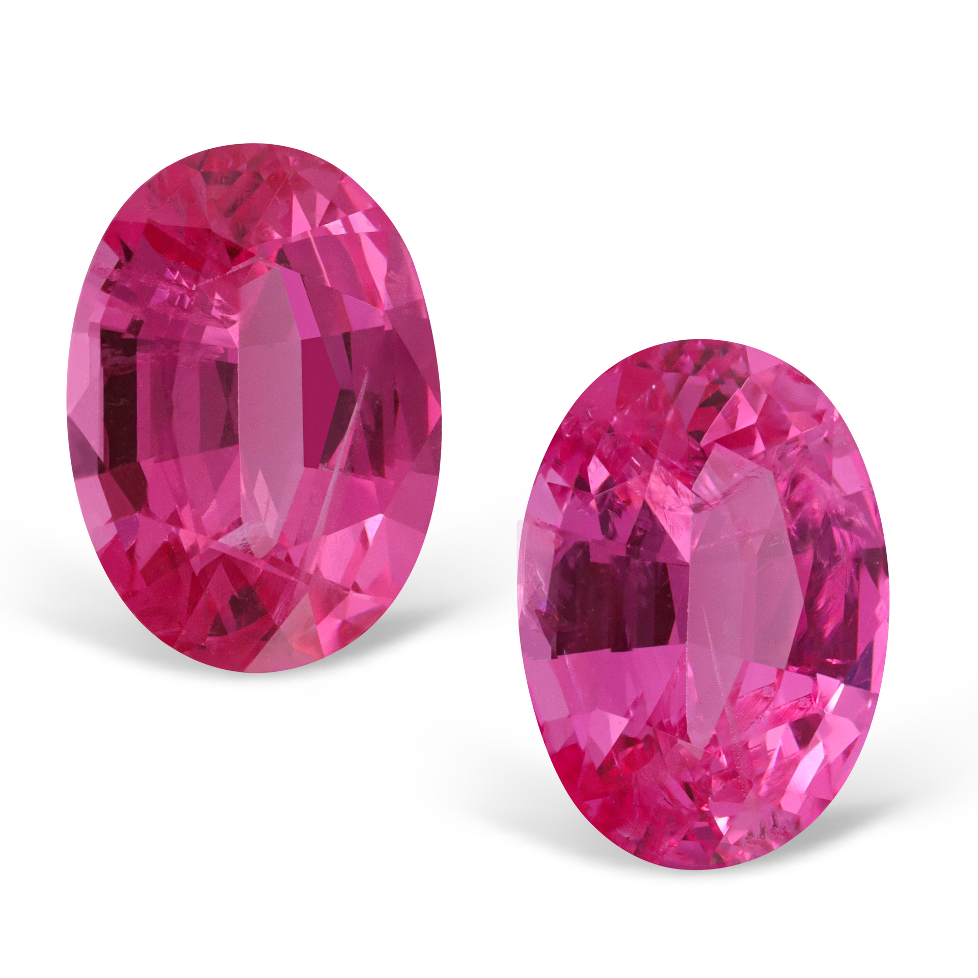 Пара шпинелей Махенге 0.75 и 0.81 карат в изящной оправе