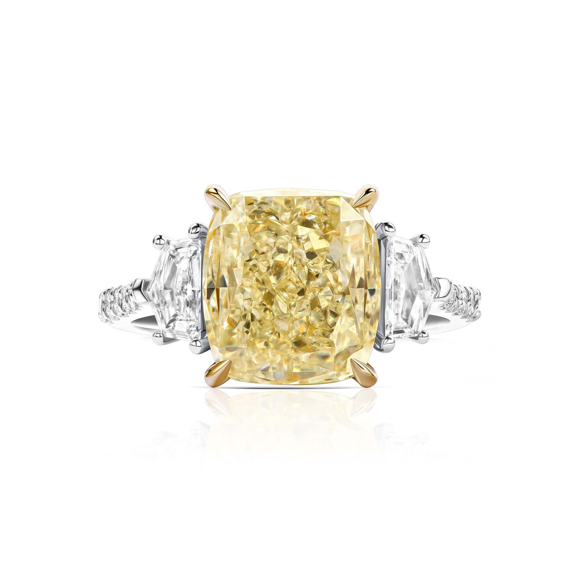 Кольцо с желтым бриллиантом 6.12 карат в белом золоте