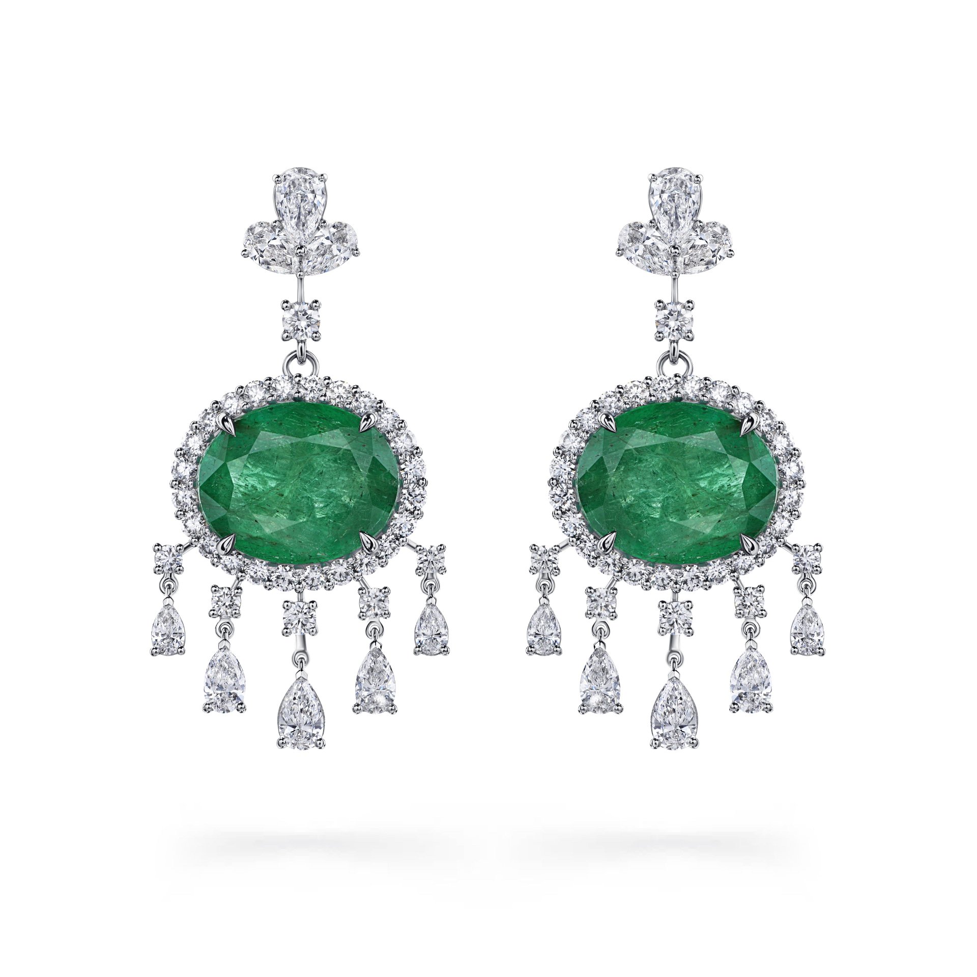 Серьги из белого золота с изумрудами 8.70 и 7.37 карат.