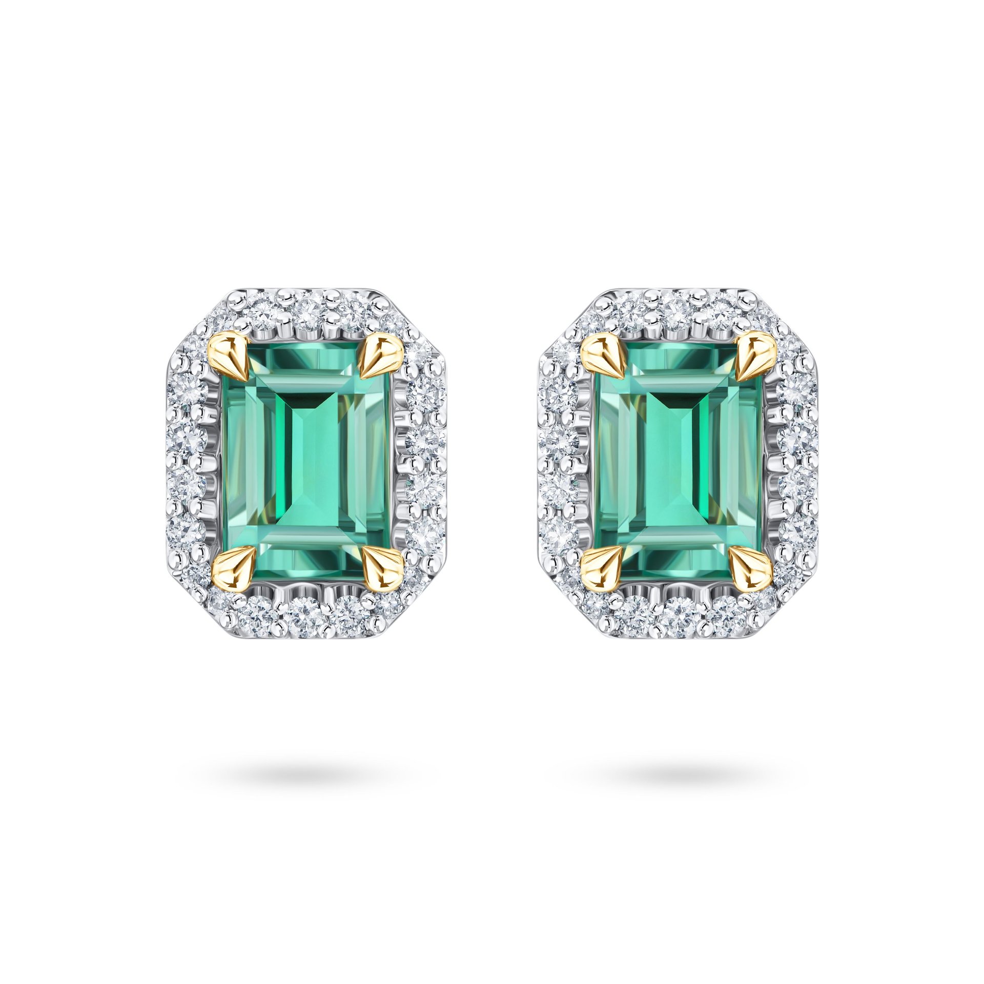 Пусеты из белого золота с изумрудами 0.56 и 0.57 карата.