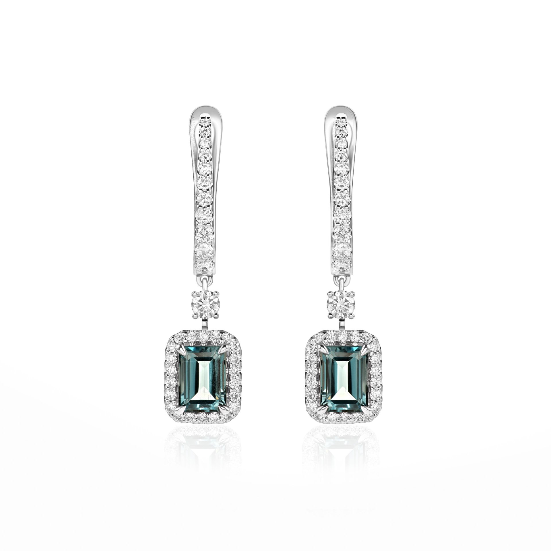 Серьги из белого золота с топазами 2.59 карат.