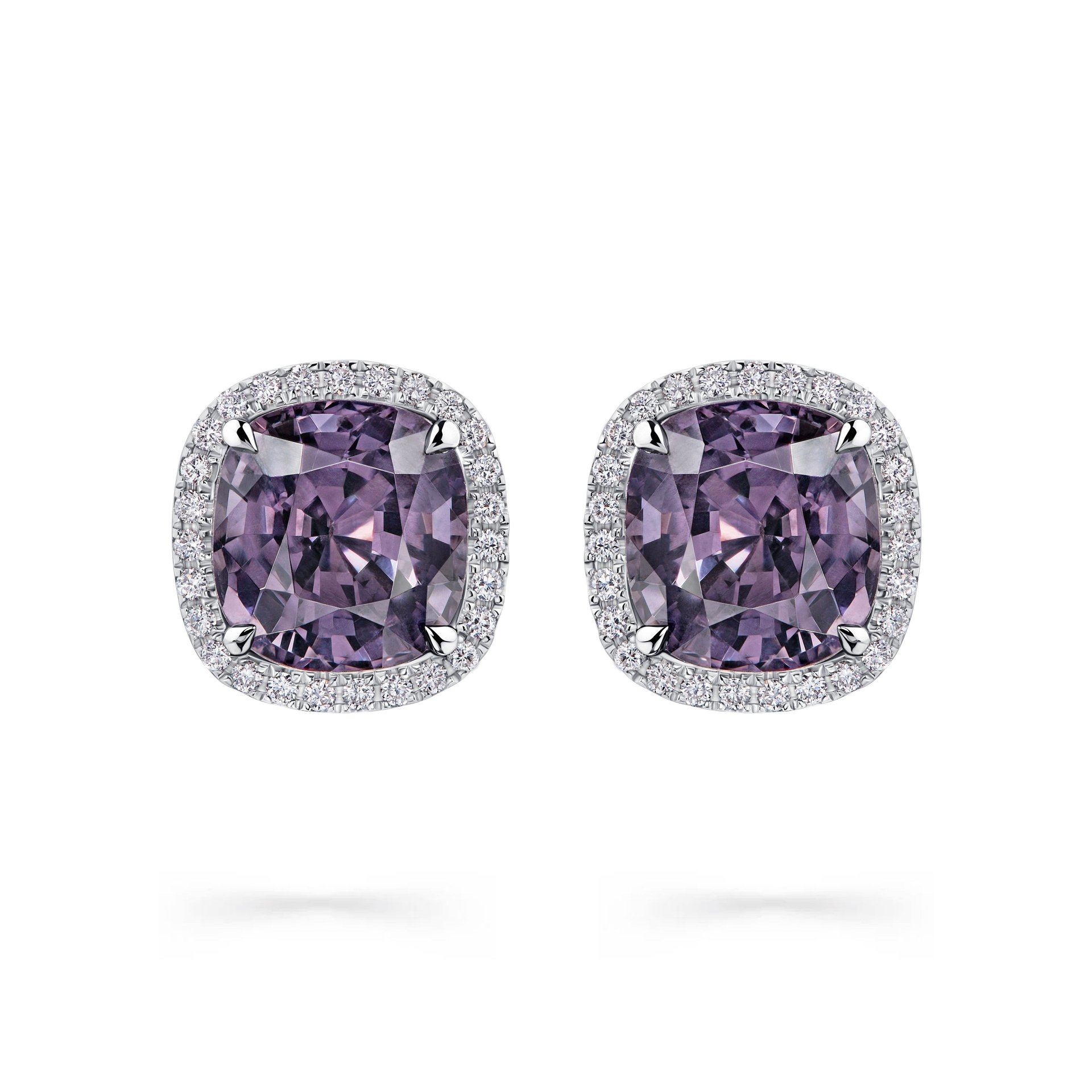 Пусеты из белого золота со шпинелями 3.16 и 3.10 карат.