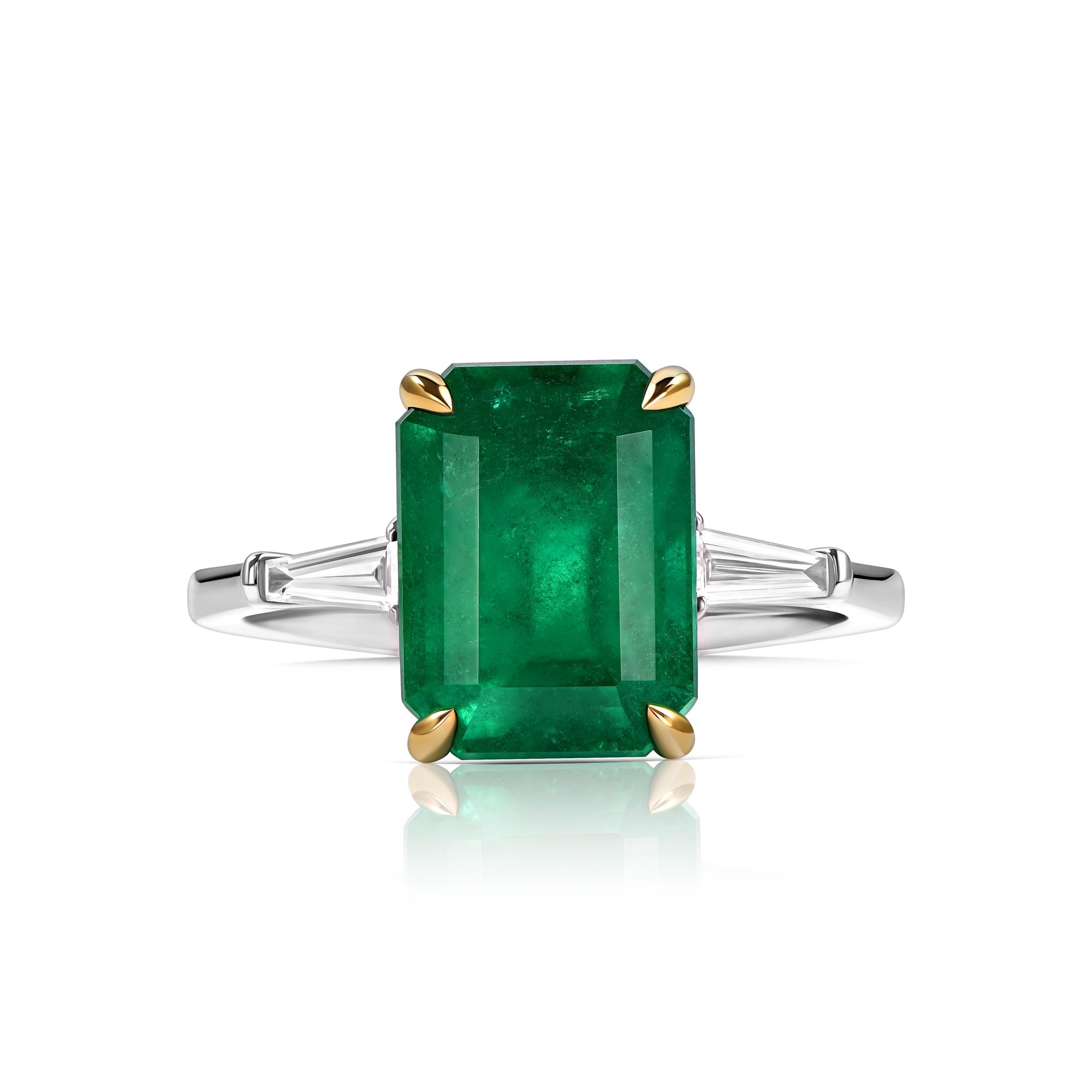 Кольцо из белого золота с изумрудом 4.43 карата, дизайн Parure Atelier