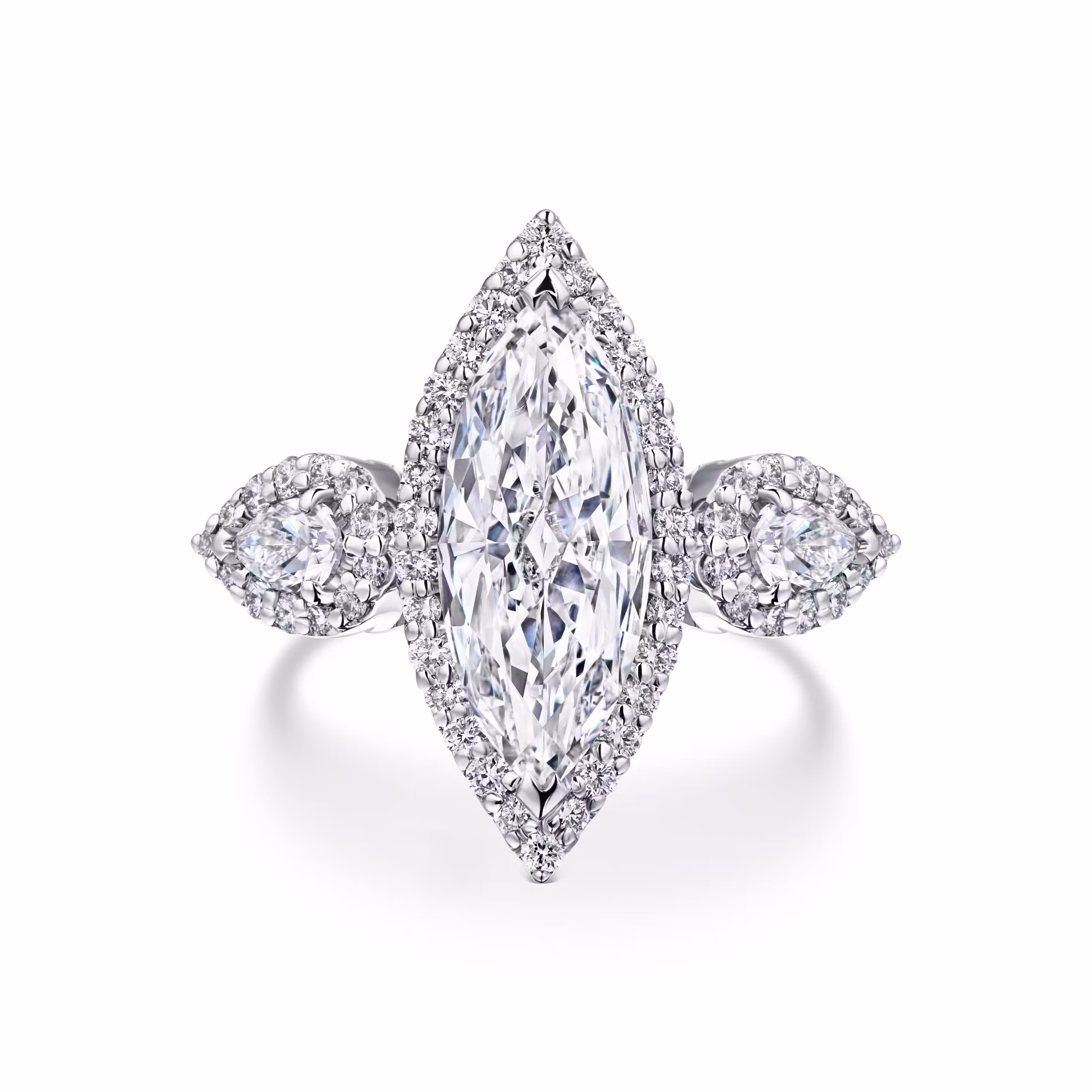 Кольцо из белого золота с бриллиантом 1.04 карата.