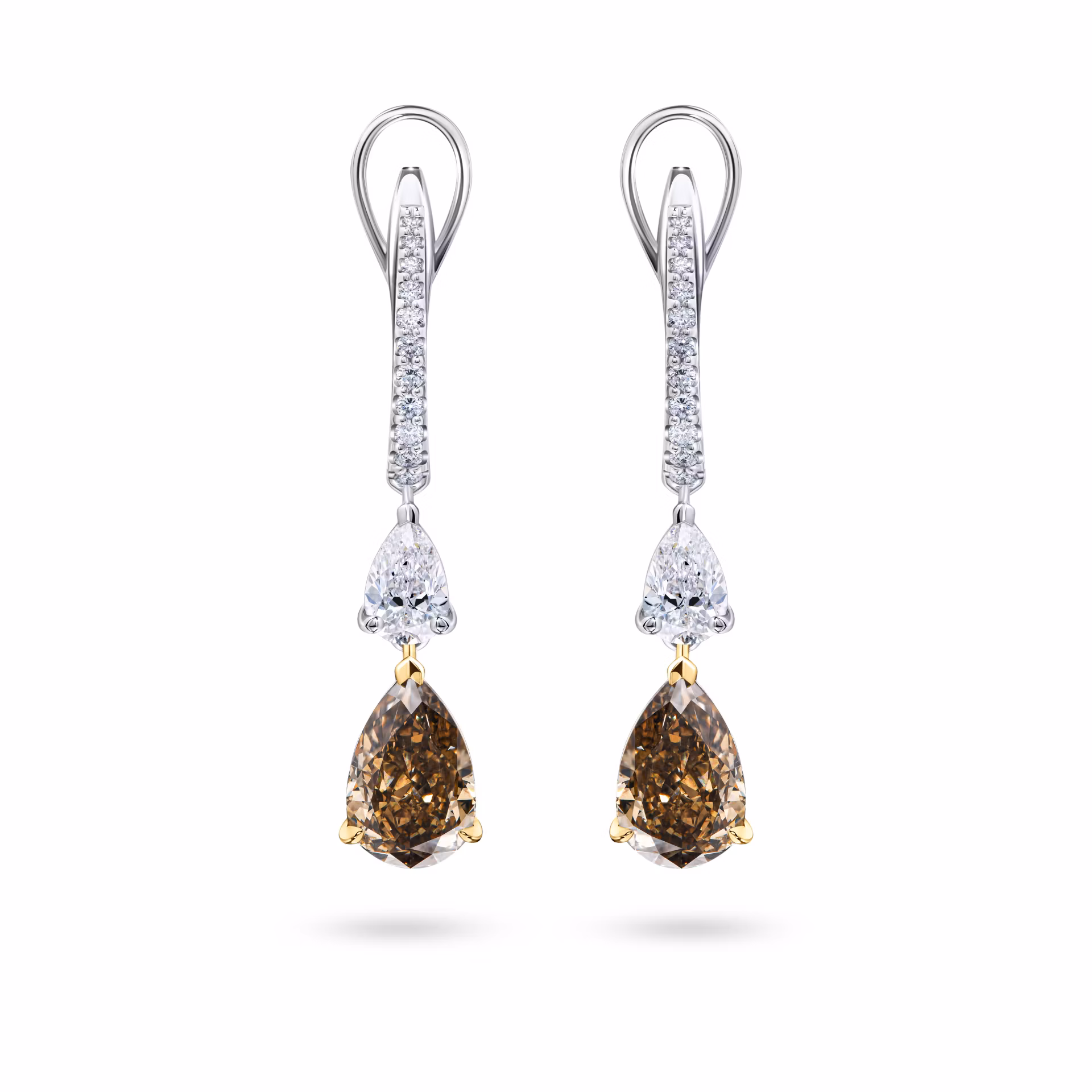 Серьги из белого золота с коричневыми бриллиантами 2.01 и 2.02 карата.