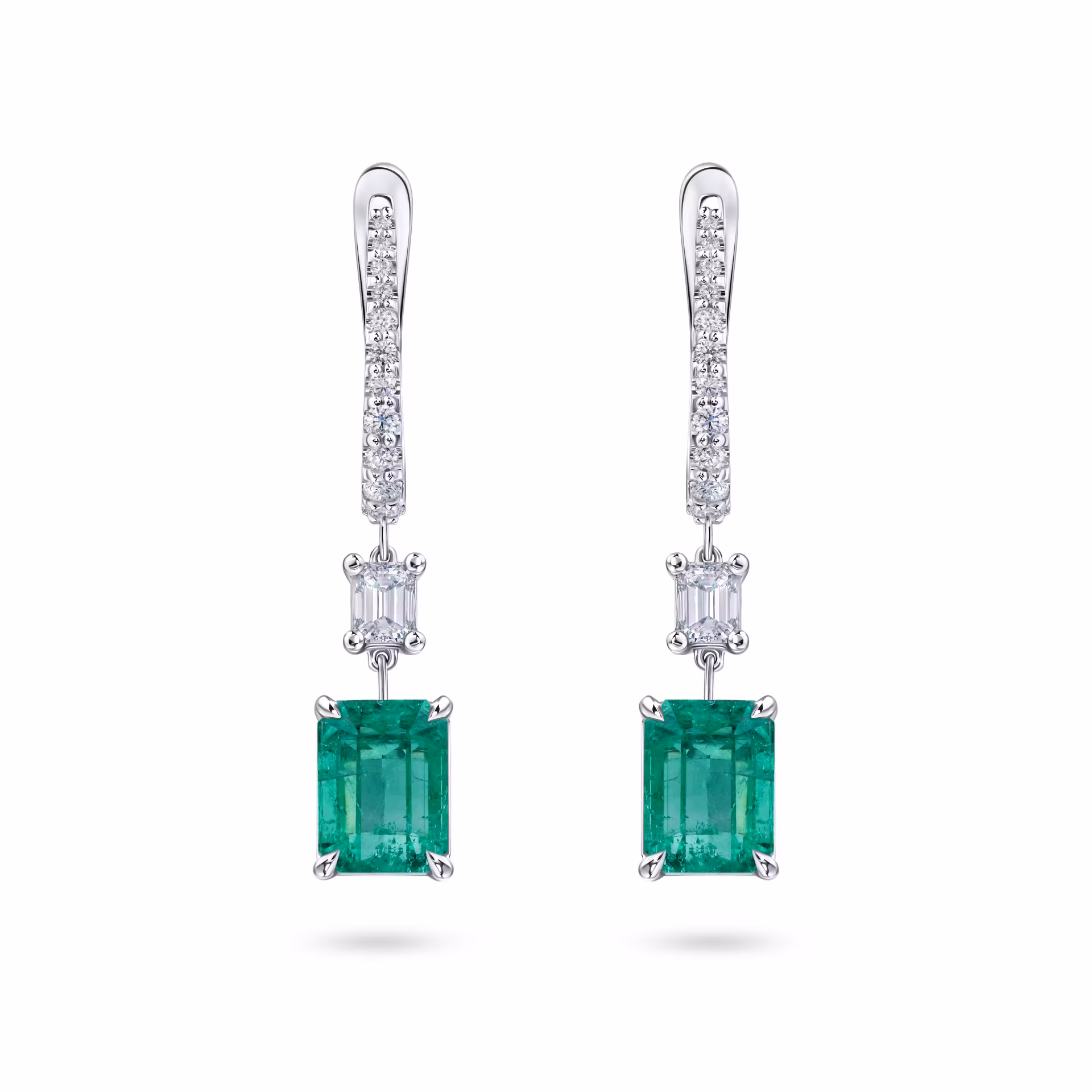 Серьги из белого золота с изумрудами 1.68 и 1.99 карат.