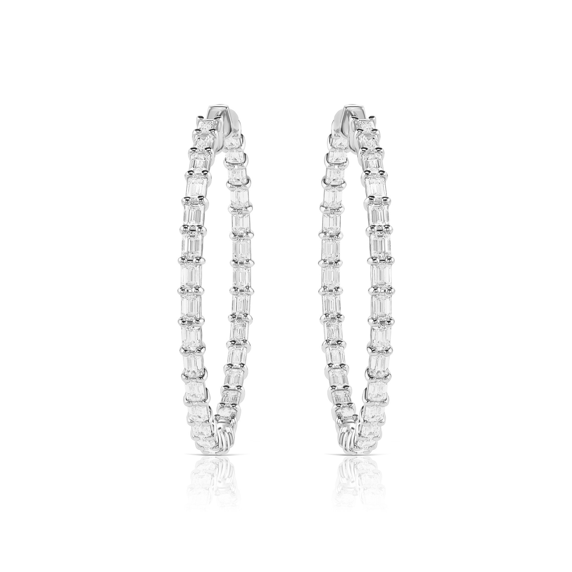 Серьги-конго с бриллиантами 6.92 карата, элегантное сияние.