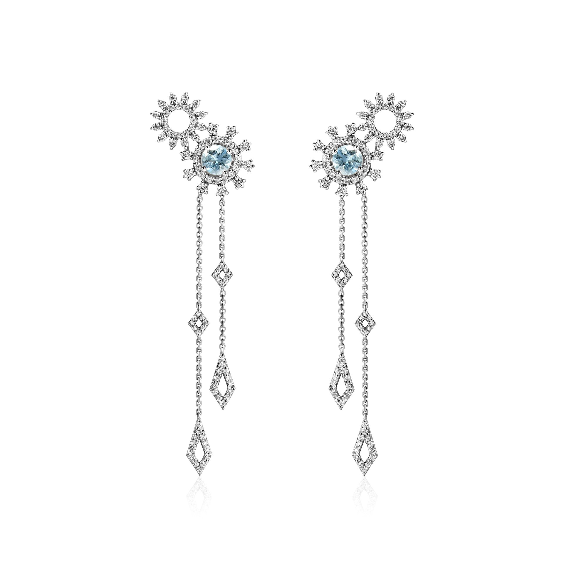 Серьги из белого золота с аквамаринами и бриллиантами 0.645 карата.