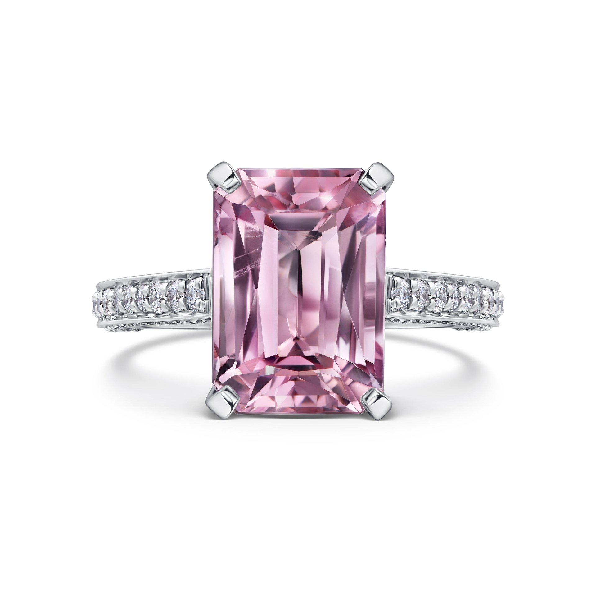 Кольцо из белого золота с морганитом 3.96 карат.