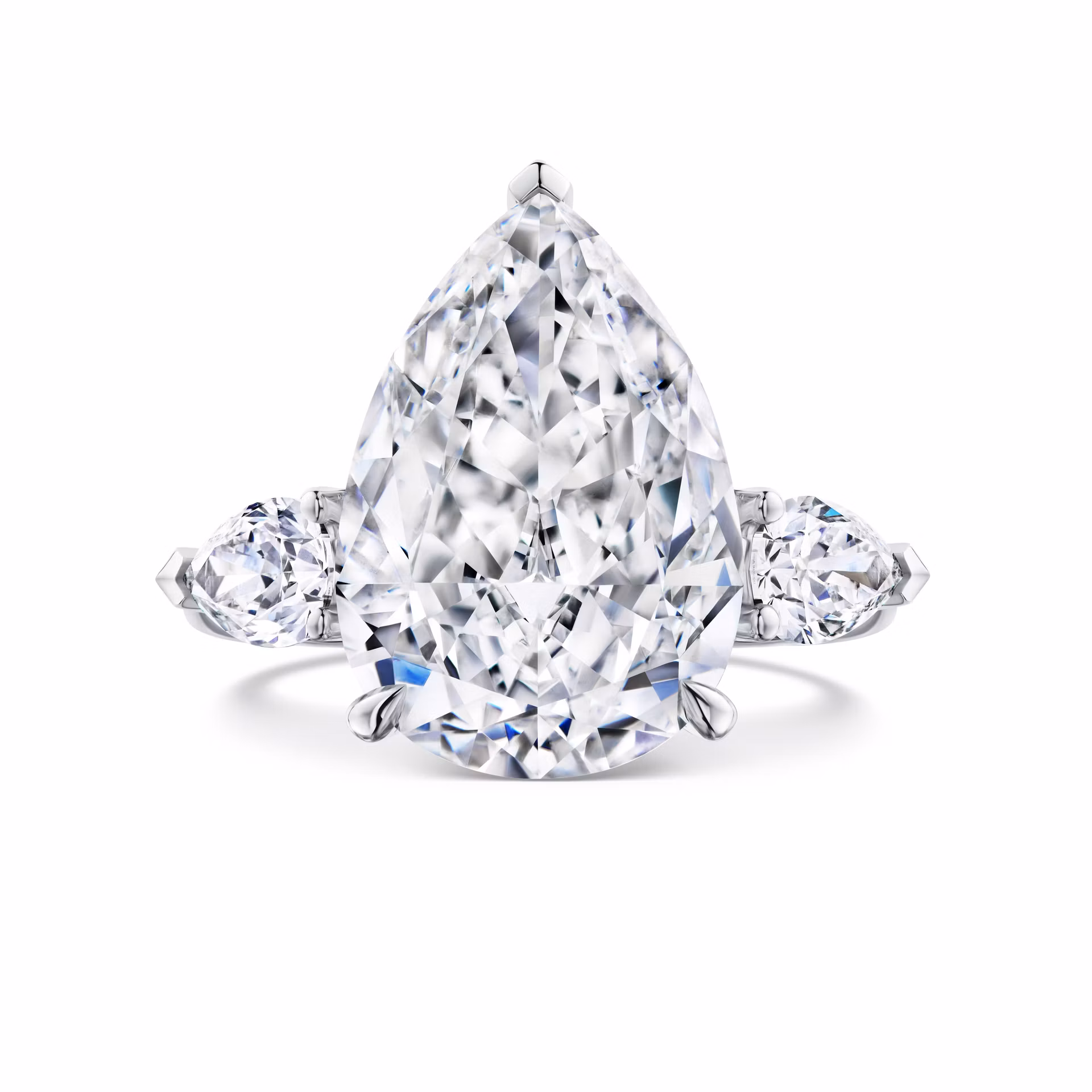 Кольцо из белого золота с бриллиантом 6.03 карата.