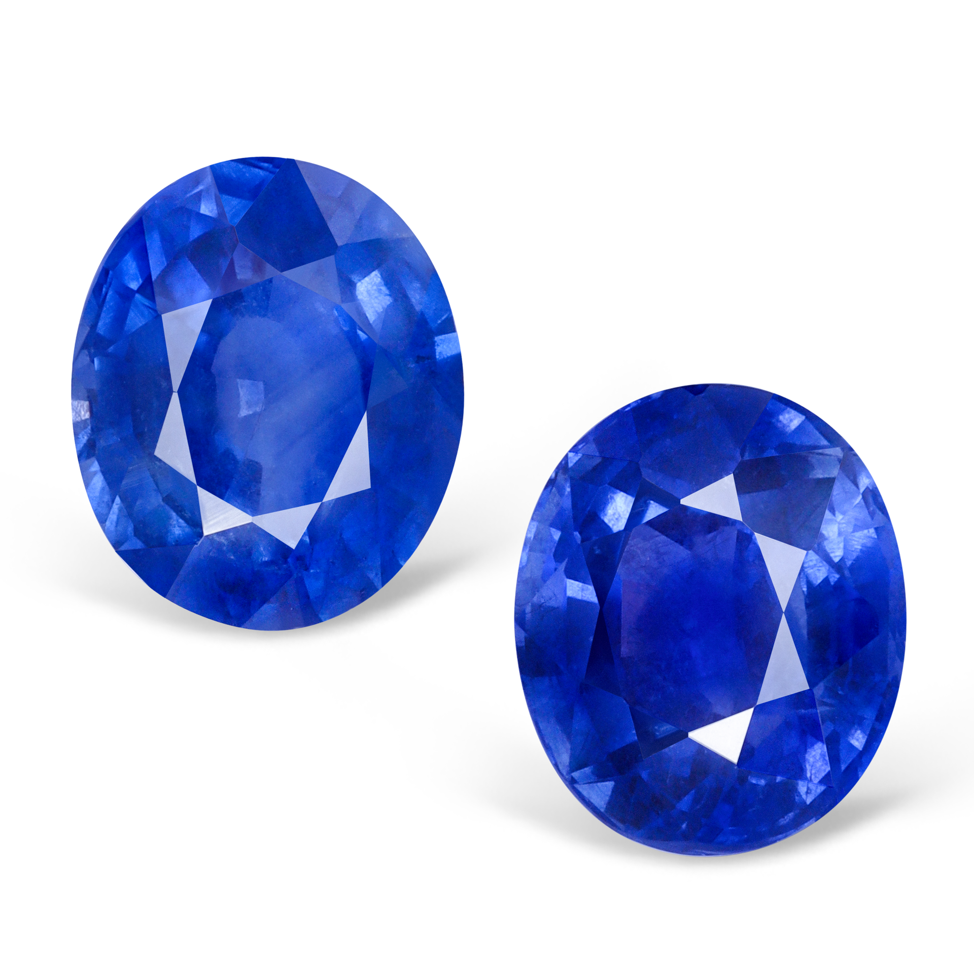 Пара сапфиров 1.68 и 2.43 карат в изящной оправе от Parure Atelier