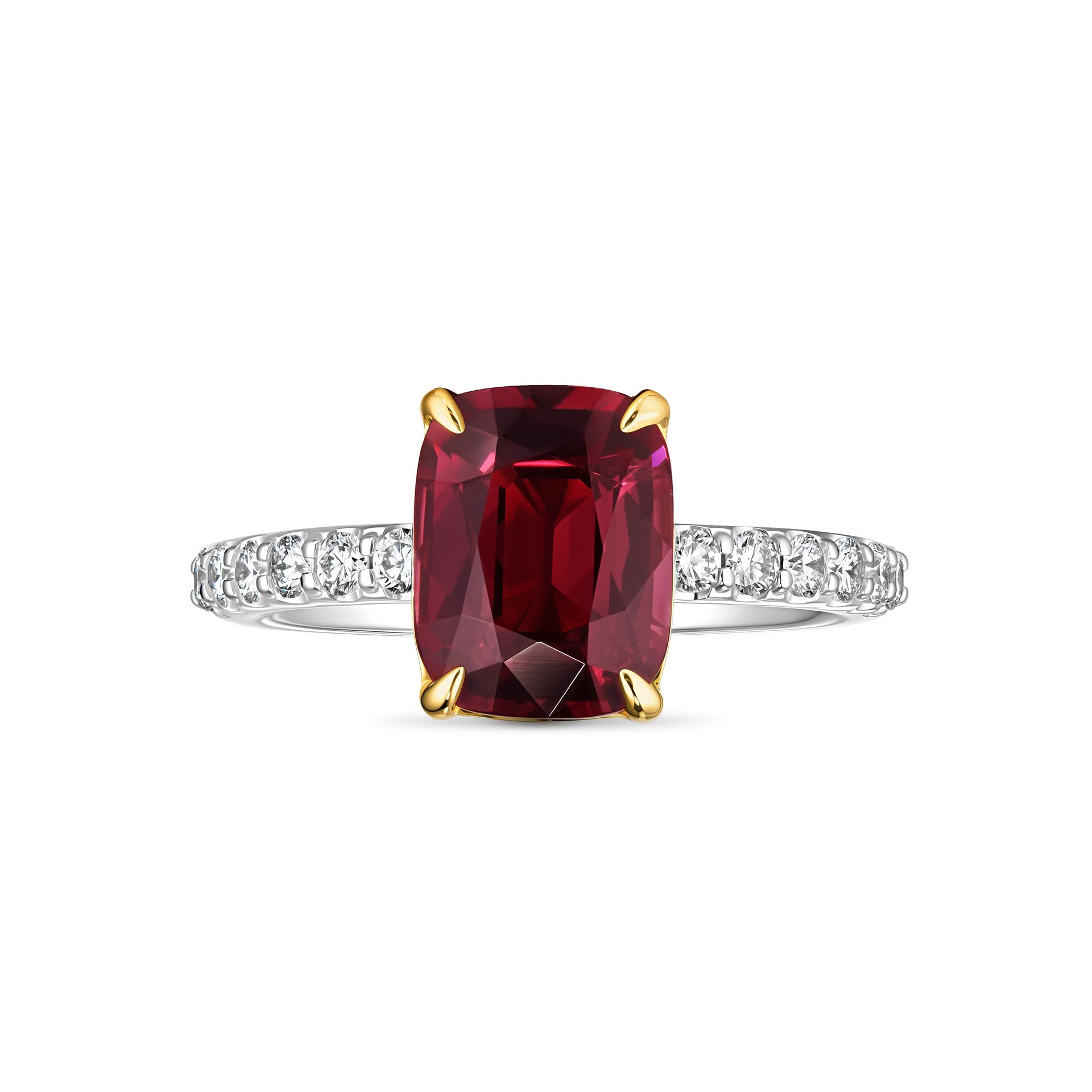 Кольцо из белого золота с центральной шпинелью 2.47 карата