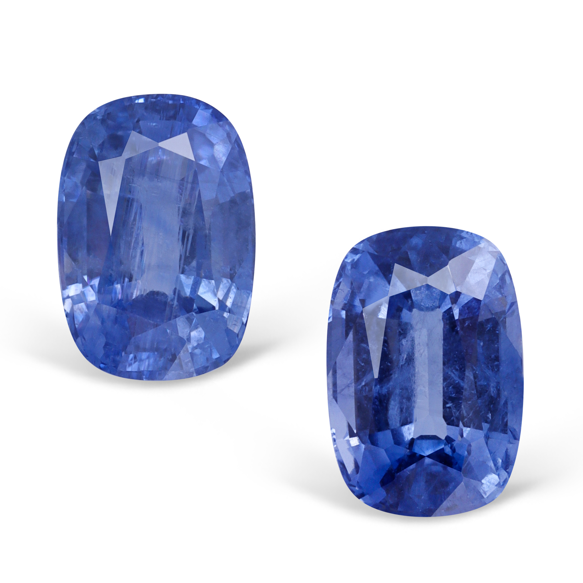 Пара сапфиров 2.02 и 1.72 карат в изящной оправе от Parure Atelier
