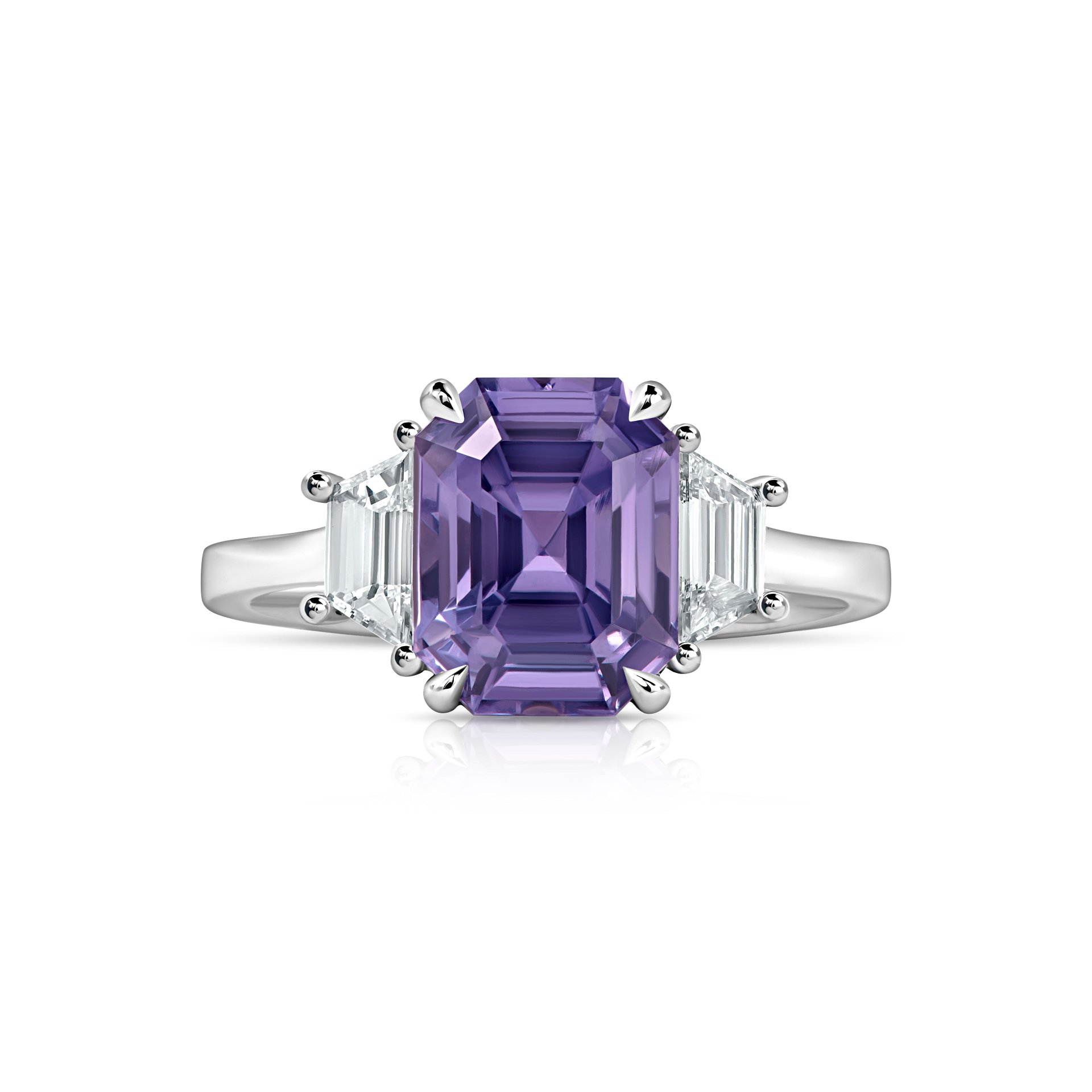 Кольцо из белого золота с центральной шпинелью 3.38 карата