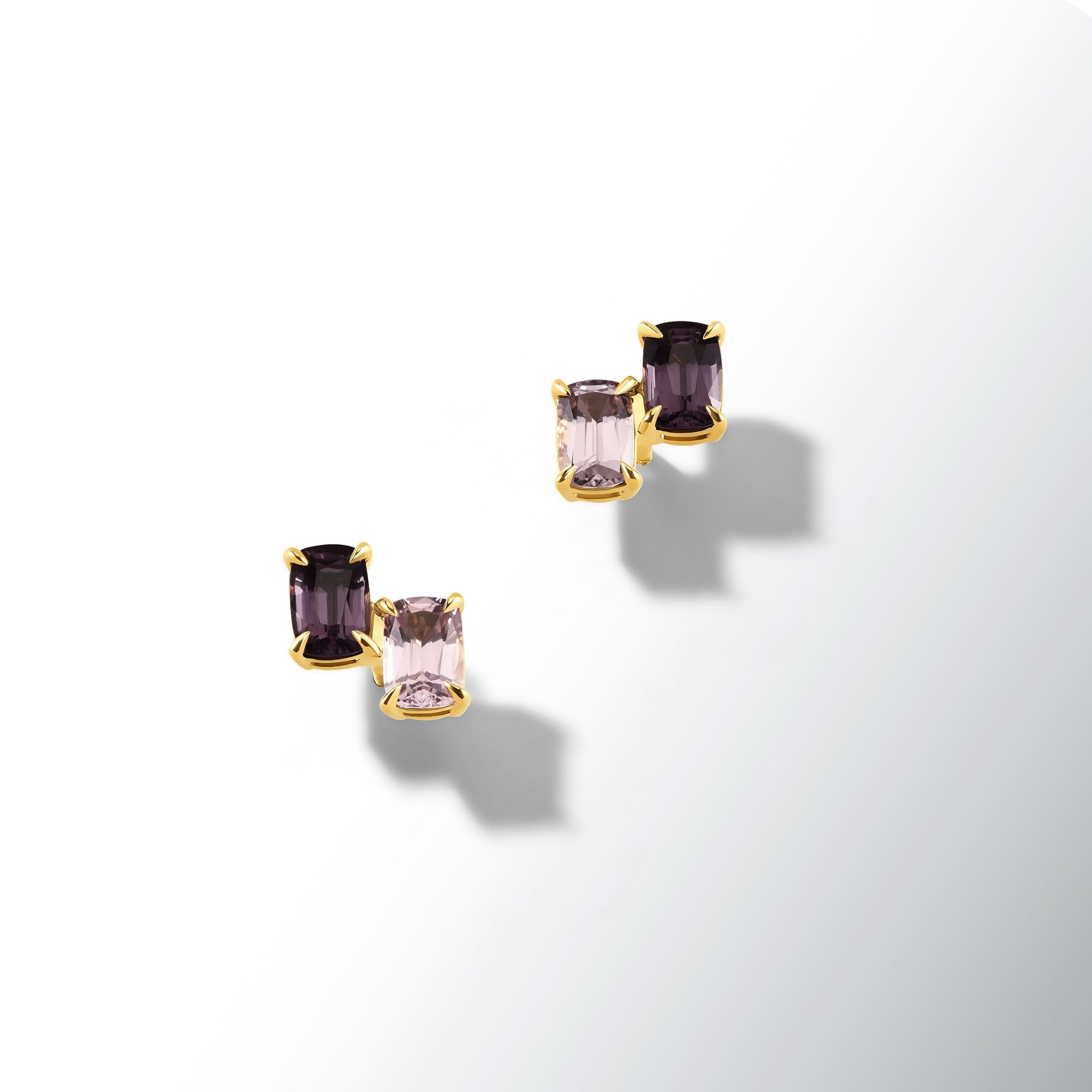 Пусеты с ягодными шпинелями 2.49 карата, элегантный дизайн.