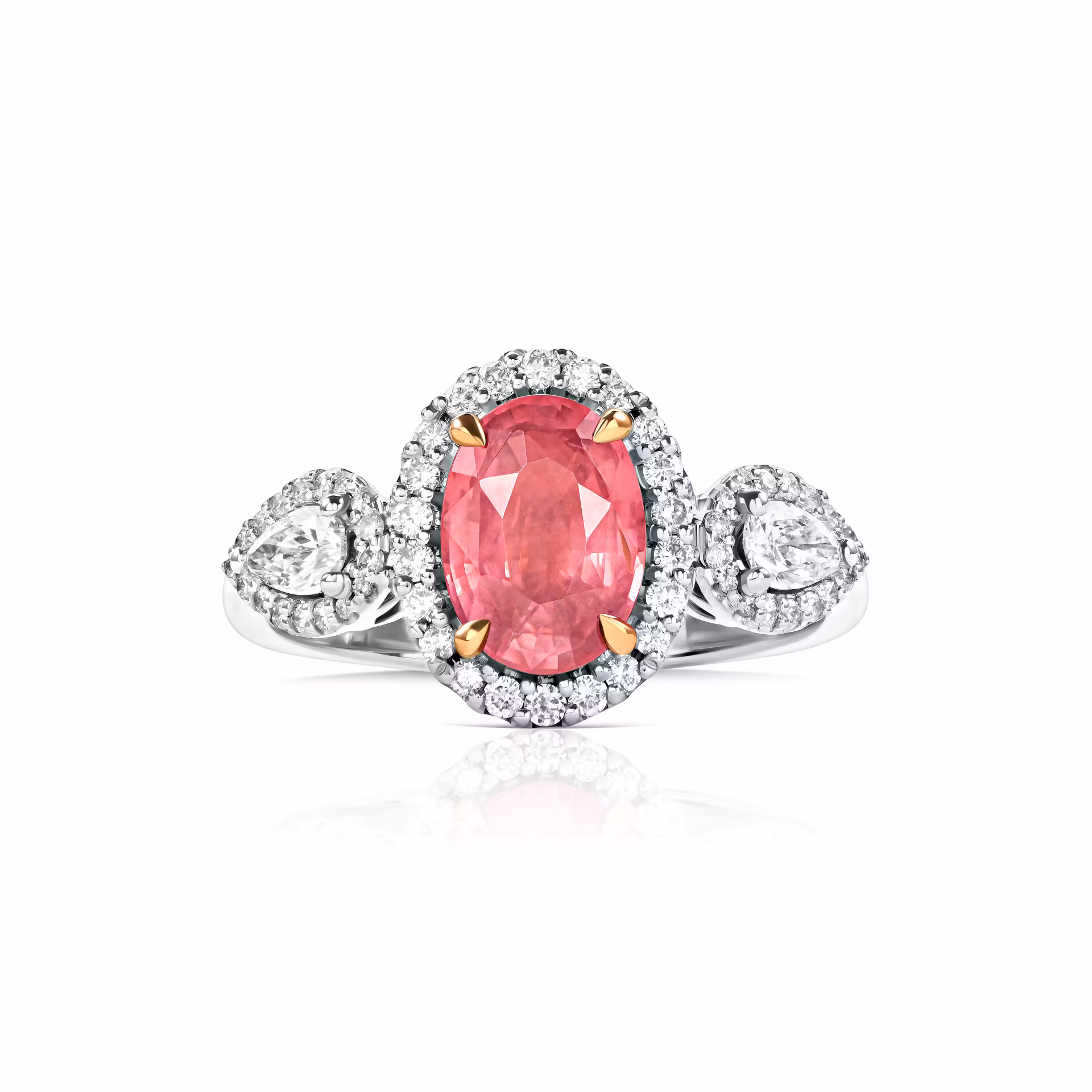 Кольцо из белого золота с центральной шпинелью 1.49 карата