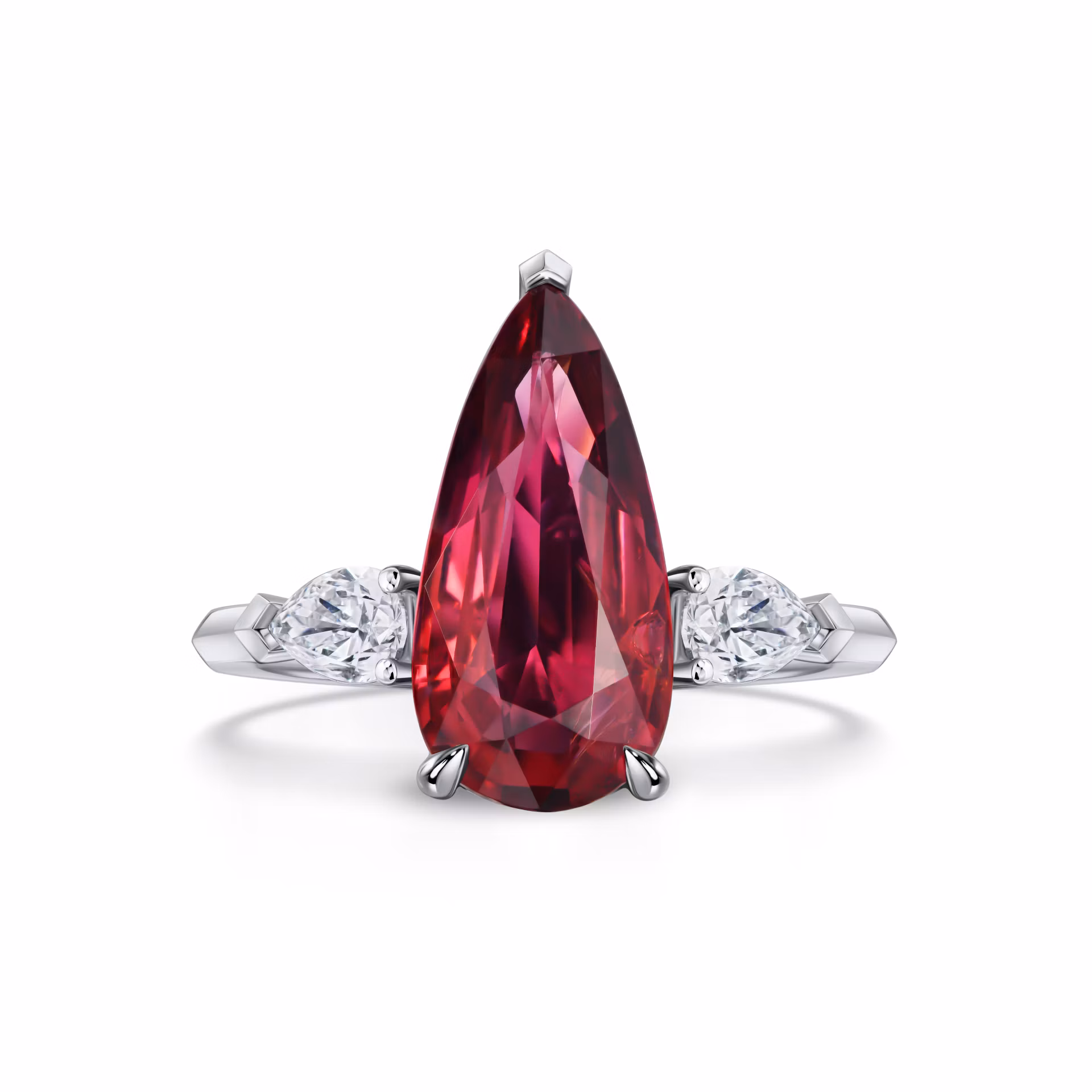 Кольцо из белого золота с центральной шпинелью 2.04 карата.