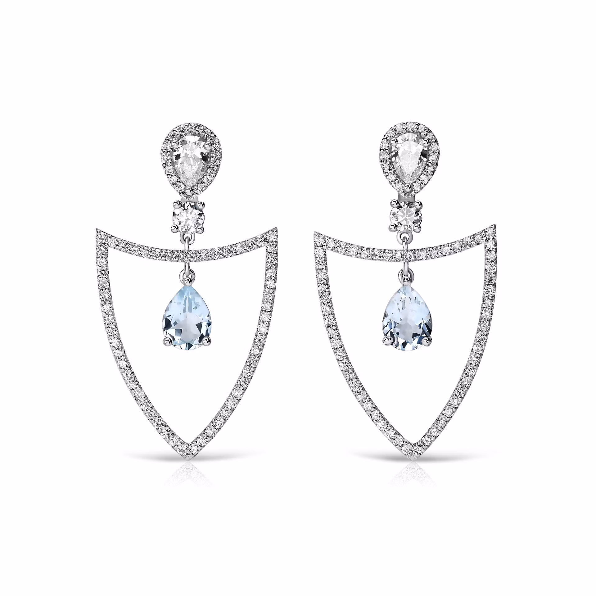 Серьги из белого золота с аквамаринами 0.36 карат и бриллиантами.