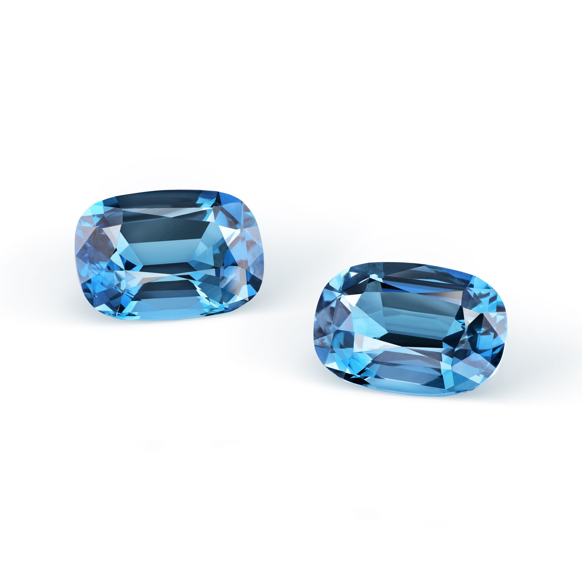 Серьги с топазами London Blue 7.91 и 7.69 карат.