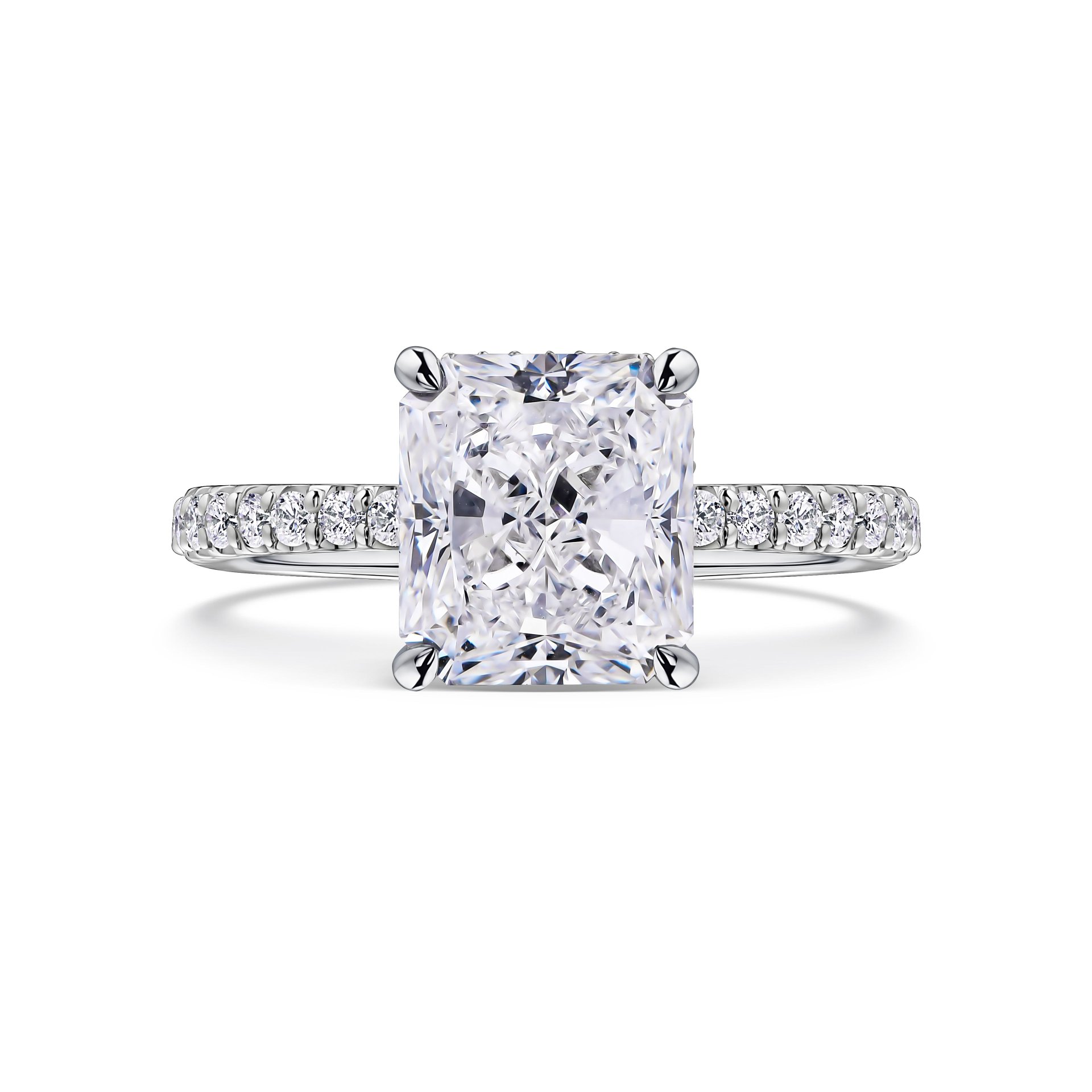 Кольцо с бриллиантом 3.31 карат из белого золота, центральный камень крупный