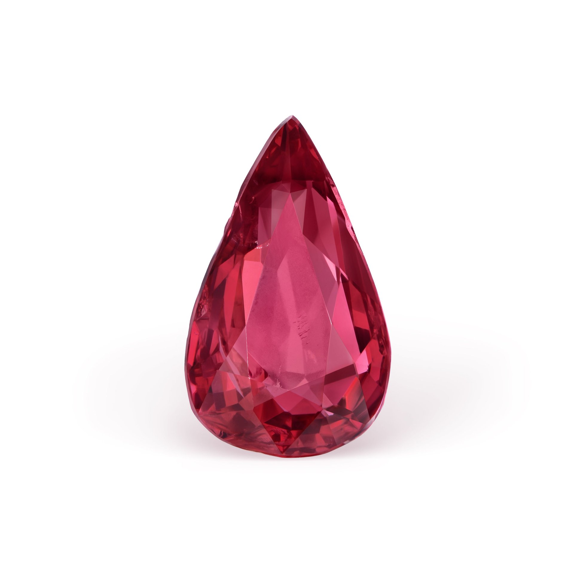 Кольцо с центральной шпинелью 2.03 карата в элегантной оправе.