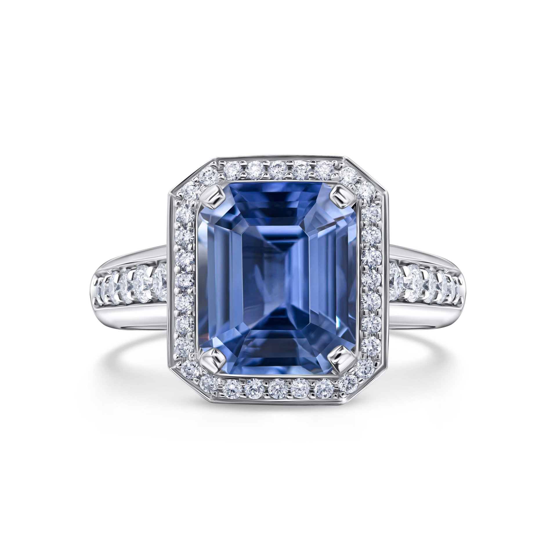 Кольцо из белого золота с сапфиром 4.45 карат.