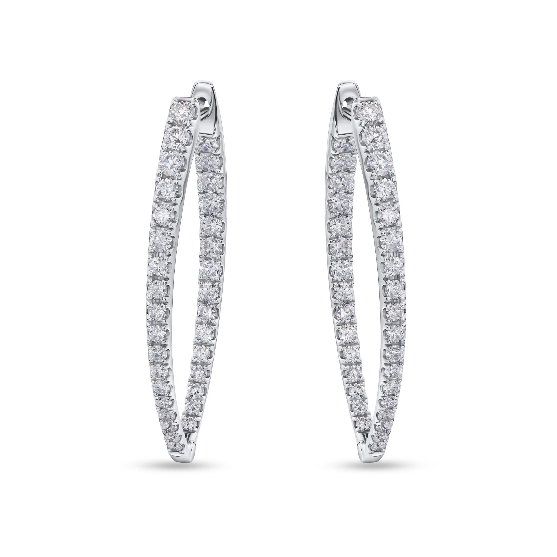 Серьги-конго с бриллиантами 2.72 карата, изящный блеск и элегантность.