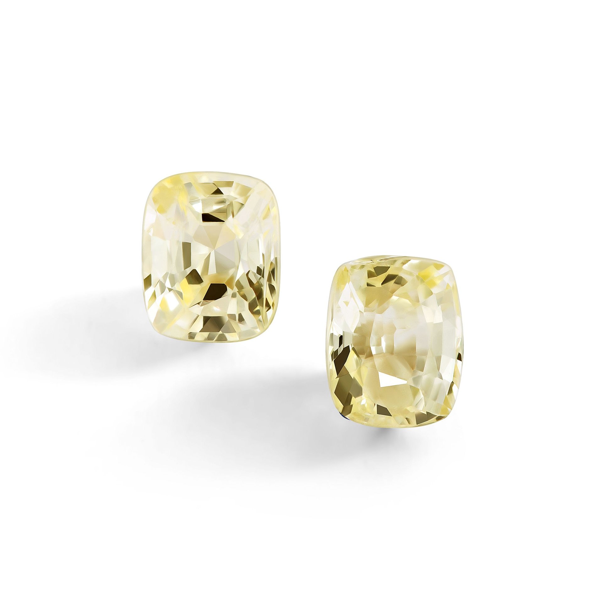 Пара сапфиров 0.98 и 0.96 карата насыщенного синего цвета