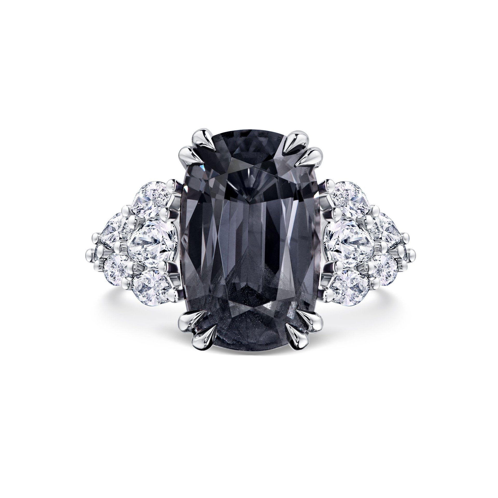 Кольцо из белого золота с крупной шпинелью 6.19 карат