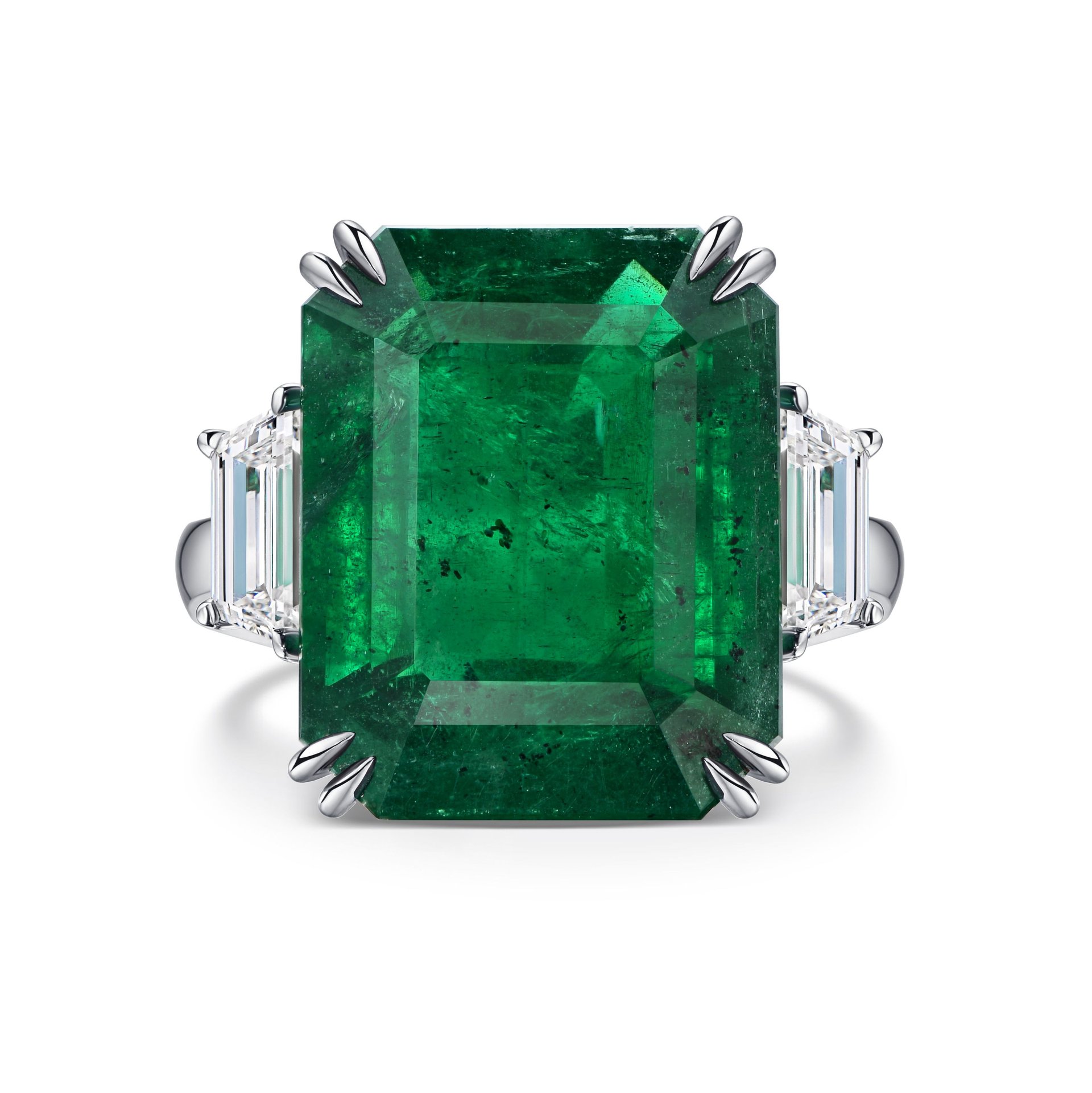 Кольцо с крупным изумрудом 13.28 карат в белом золоте