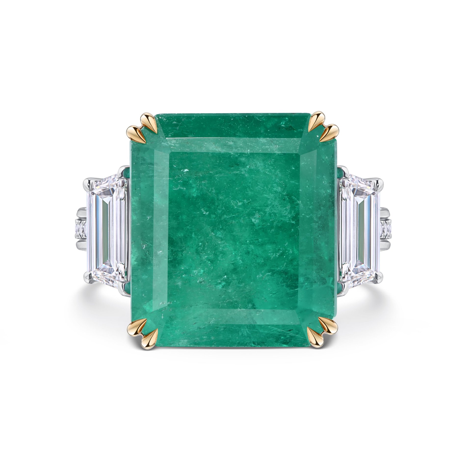 Кольцо из белого золота с изумрудом 13.72 карата, дизайн Parure Atelier