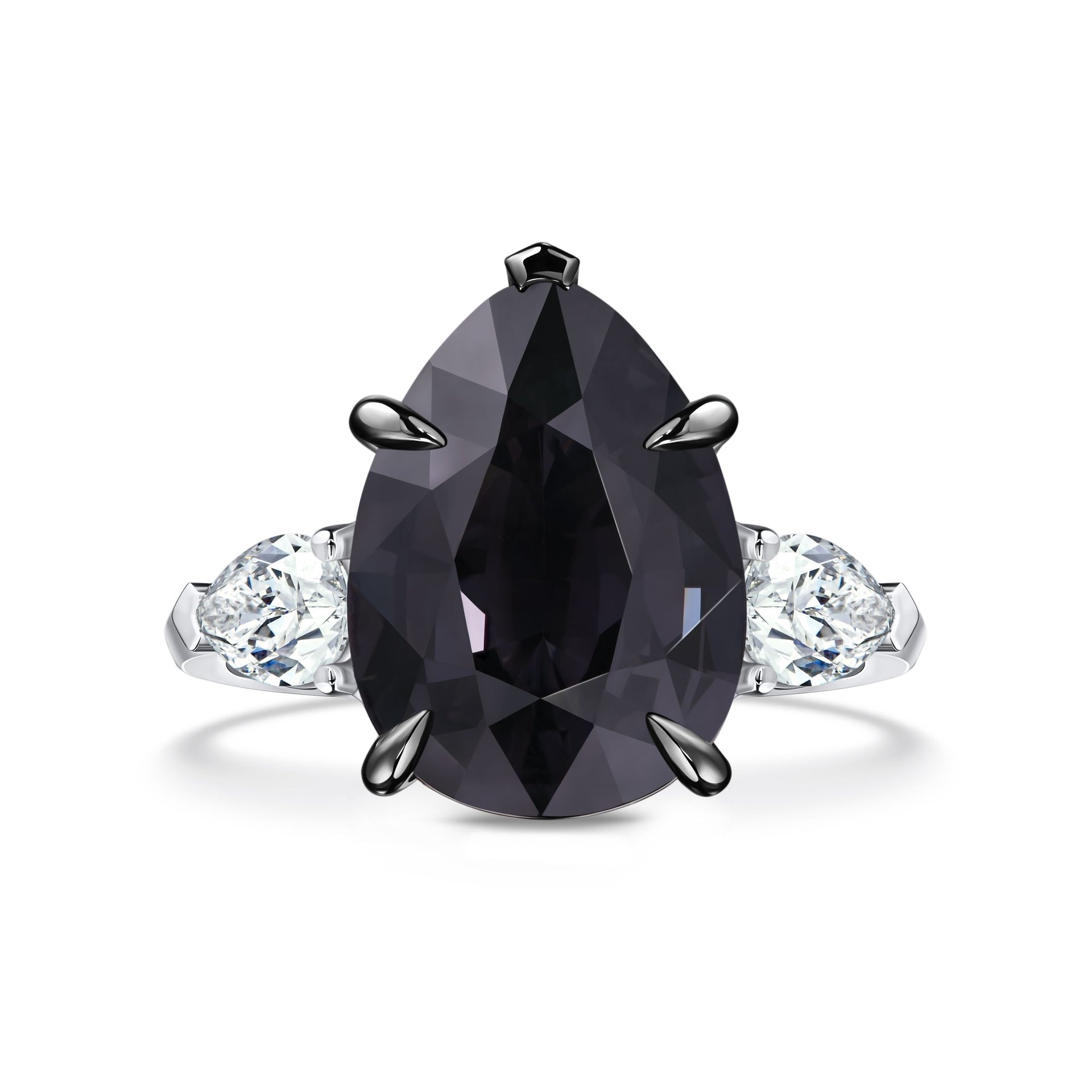 Кольцо из белого золота с центральной шпинелью 5.6 карата