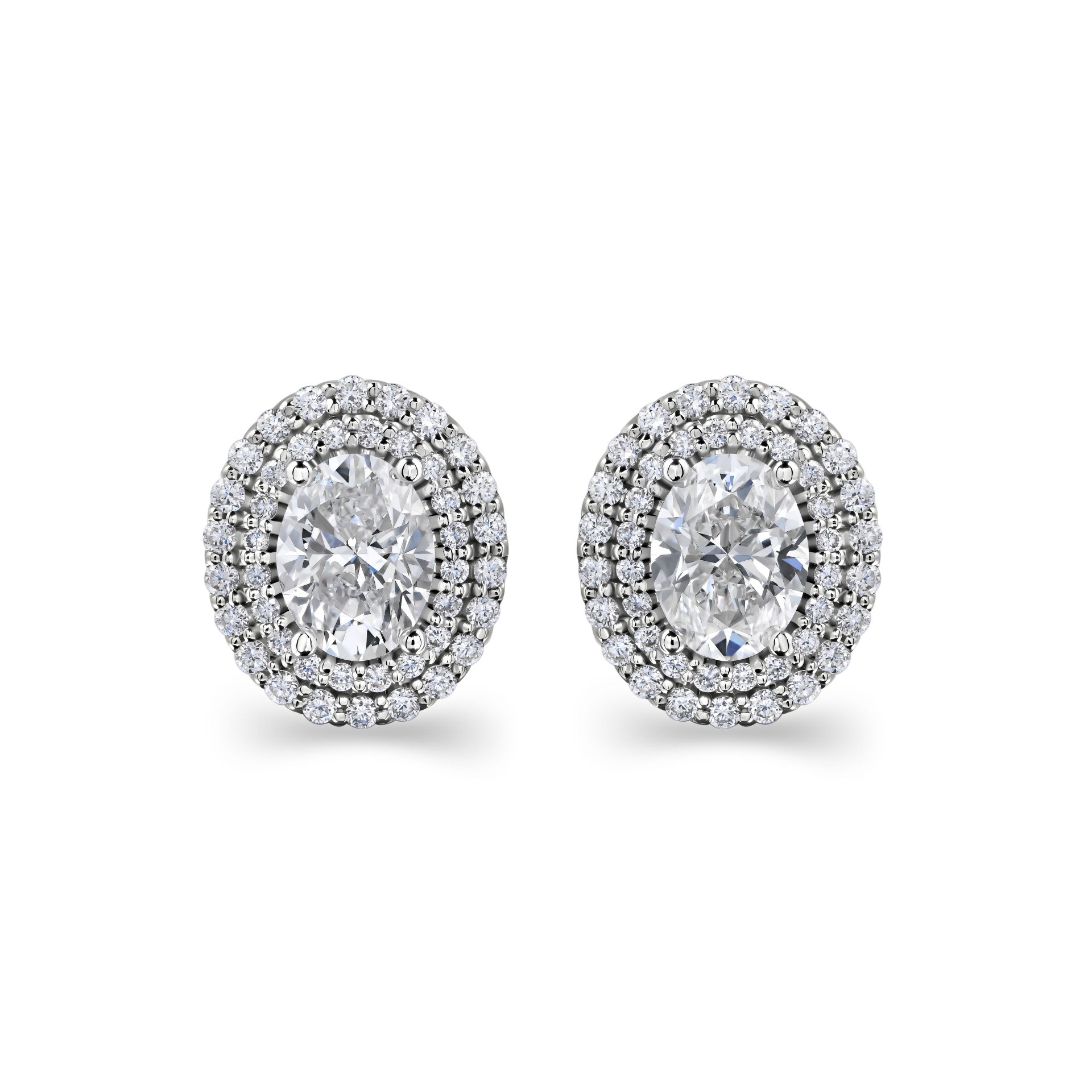 Пусеты из белого золота с бриллиантами 0.90 карат.