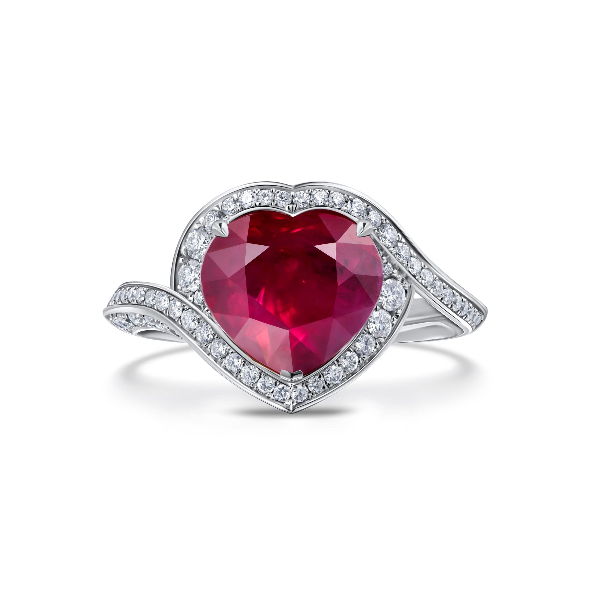 Кольцо из белого золота с рубином 3.02 карата.