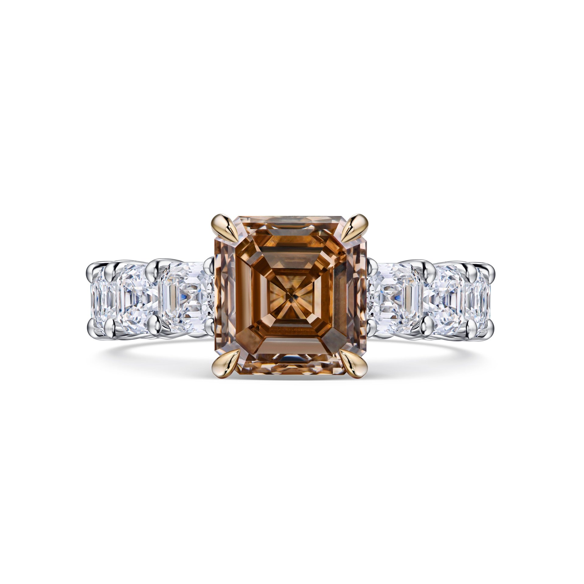 Кольцо с коричневым бриллиантом 4.01 карат в белом золоте