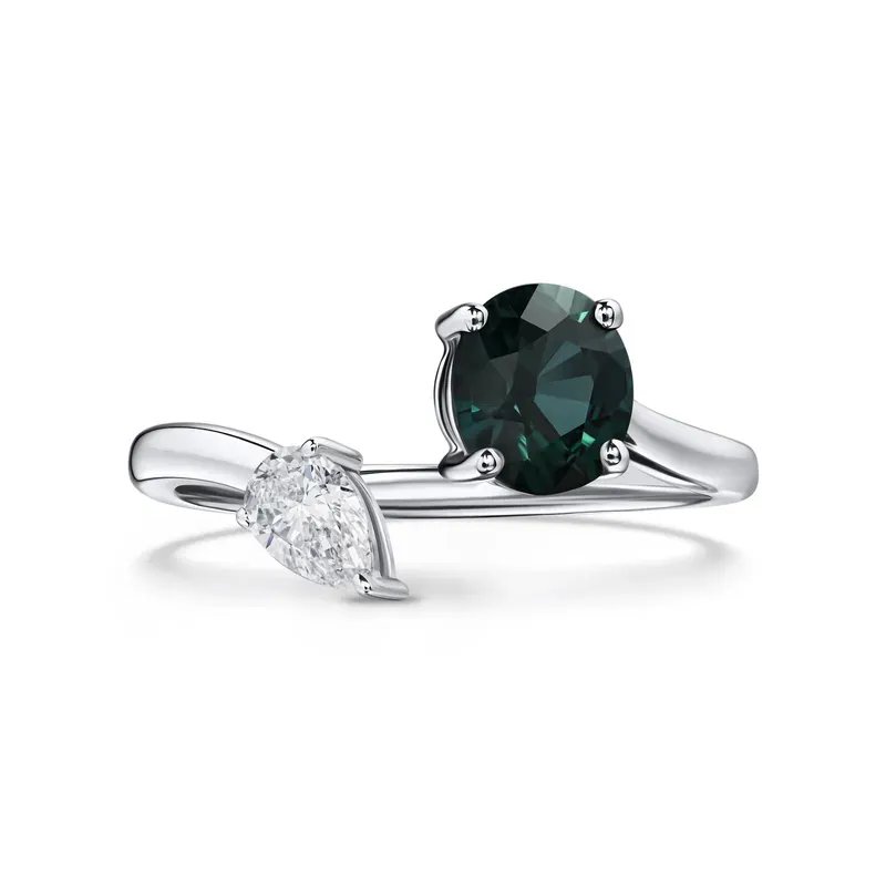 Ring with sapphire "oval" 0.9 ct Greenish Blue (Unheat / Clarity enh.) Madagascar GFCO