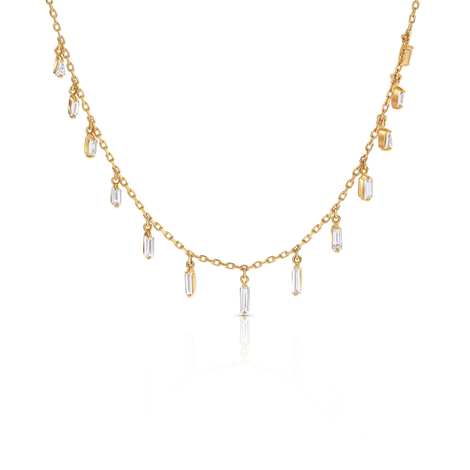 Браслет из желтого золота с бриллиантом 0.62 карат и мелкими бриллиантами