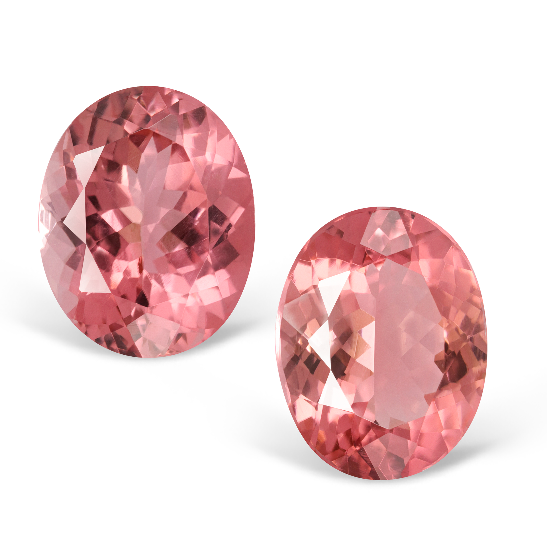 Пара турмалинов 2.56 и 2.35 карат, центральный камень 2.56 карат