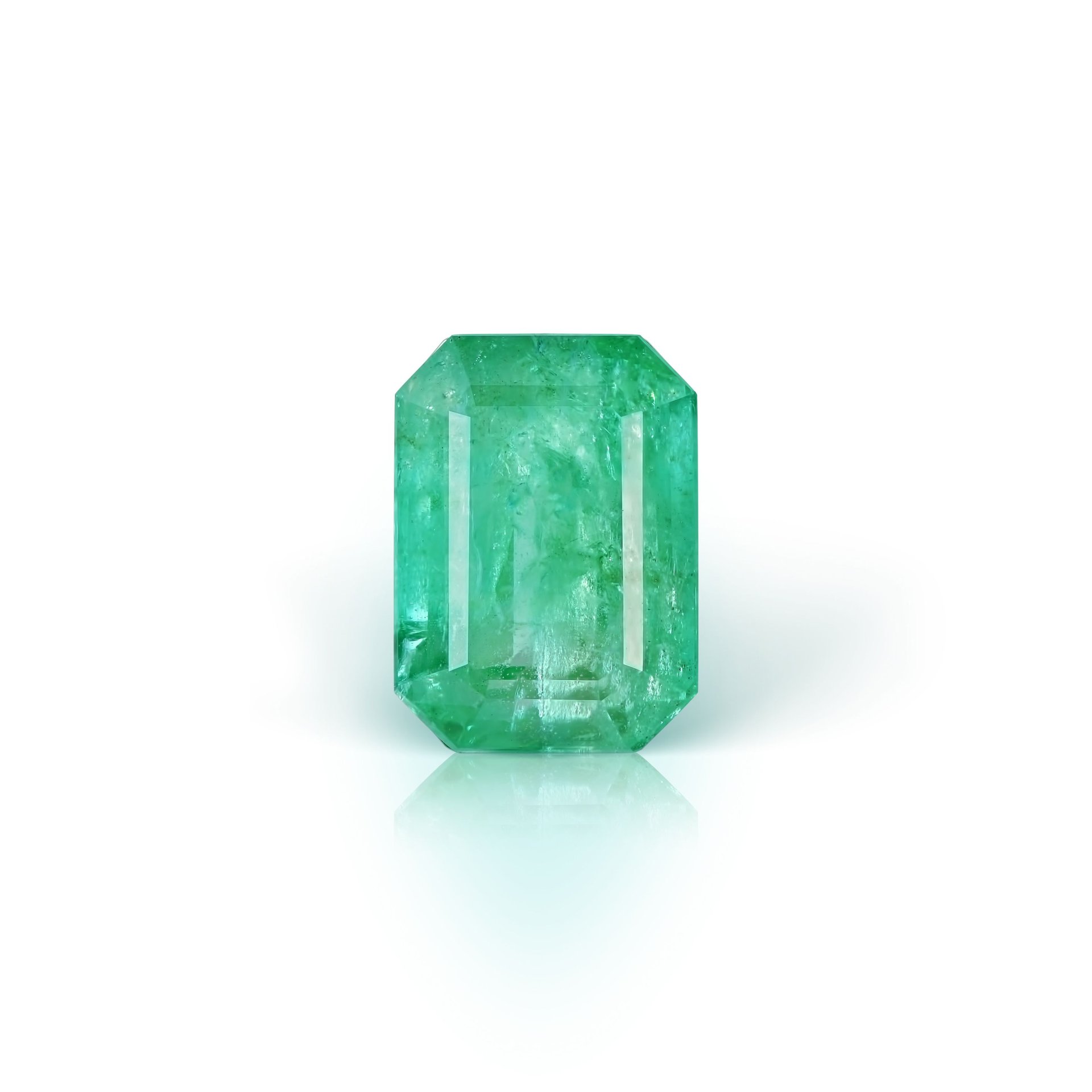 Кольцо с изумрудом 2.13 карата в элегантном дизайне.