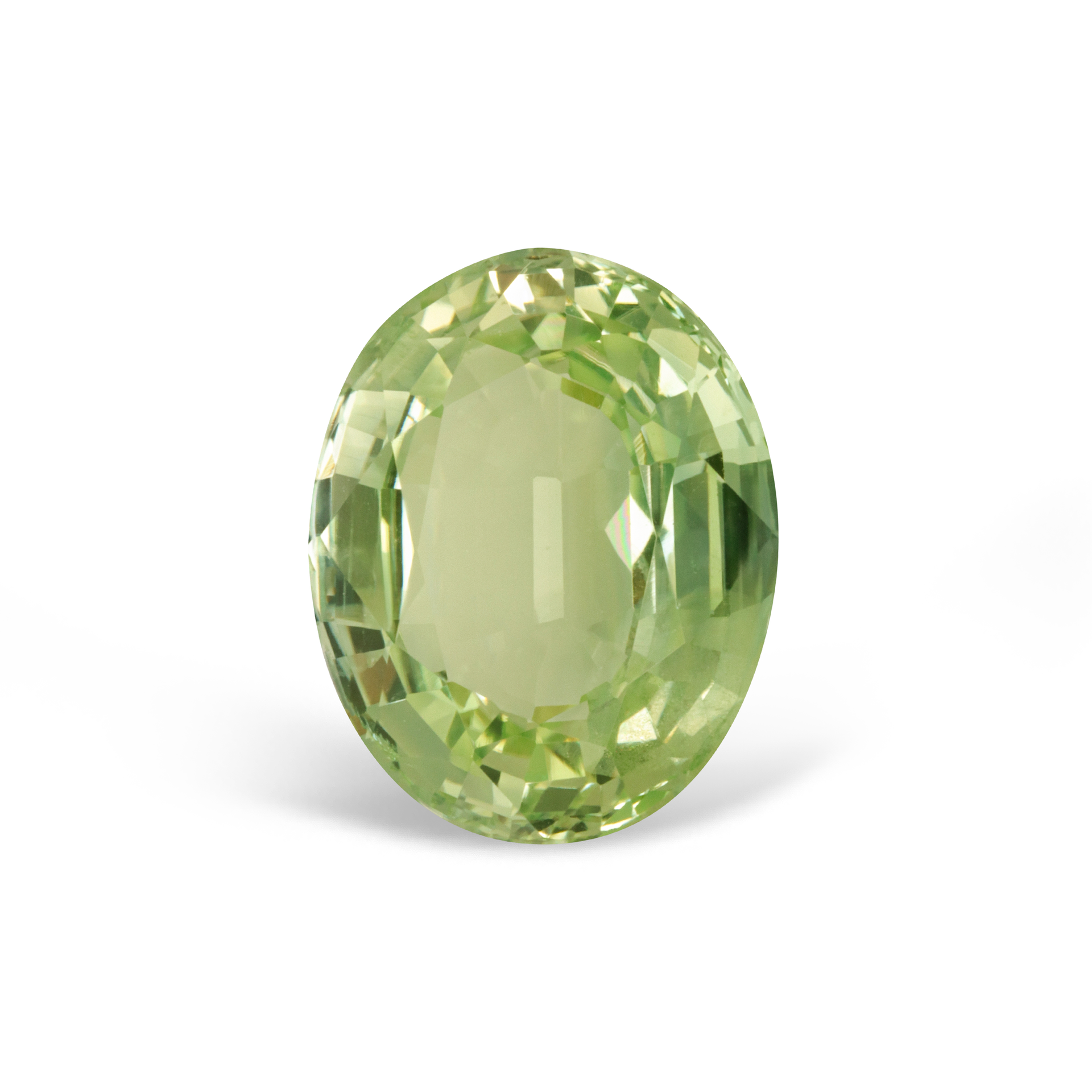 Желто-зеленый сапфир 2.53 карата крупным планом, натуральный камень