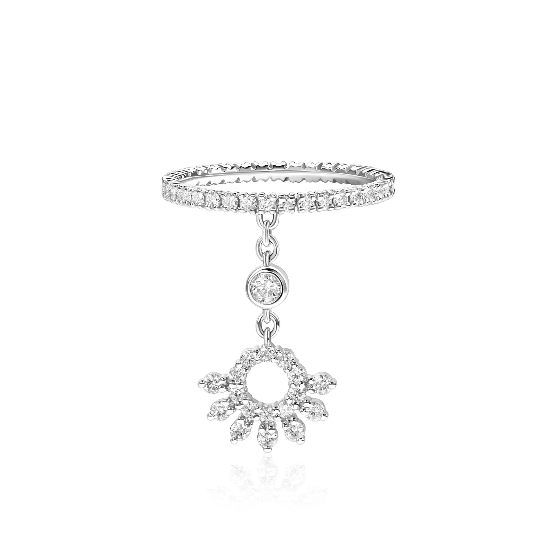 Кольцо с бриллиантом 0.708 карат и боковыми бриллиантами