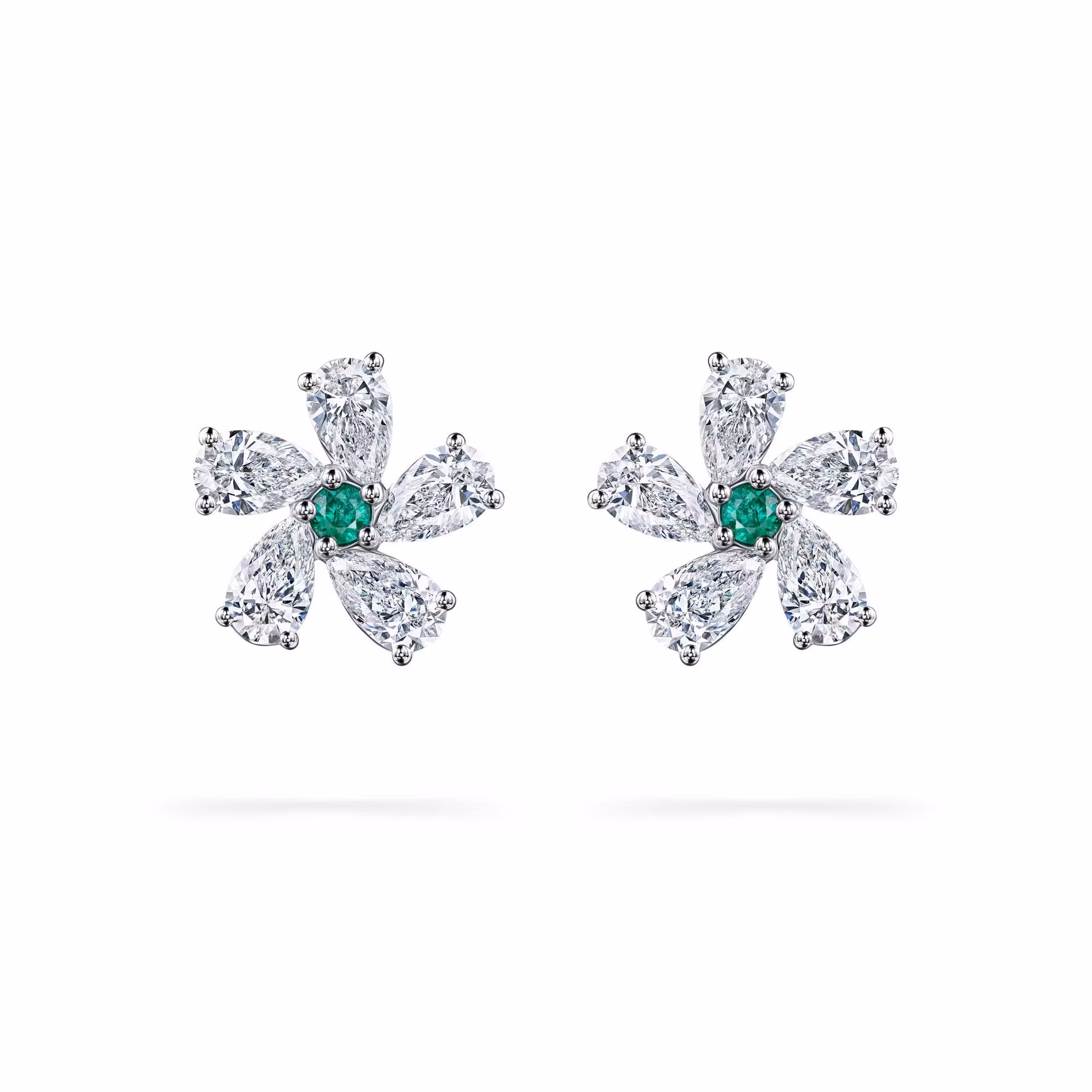 Earrings with diamond G/VS