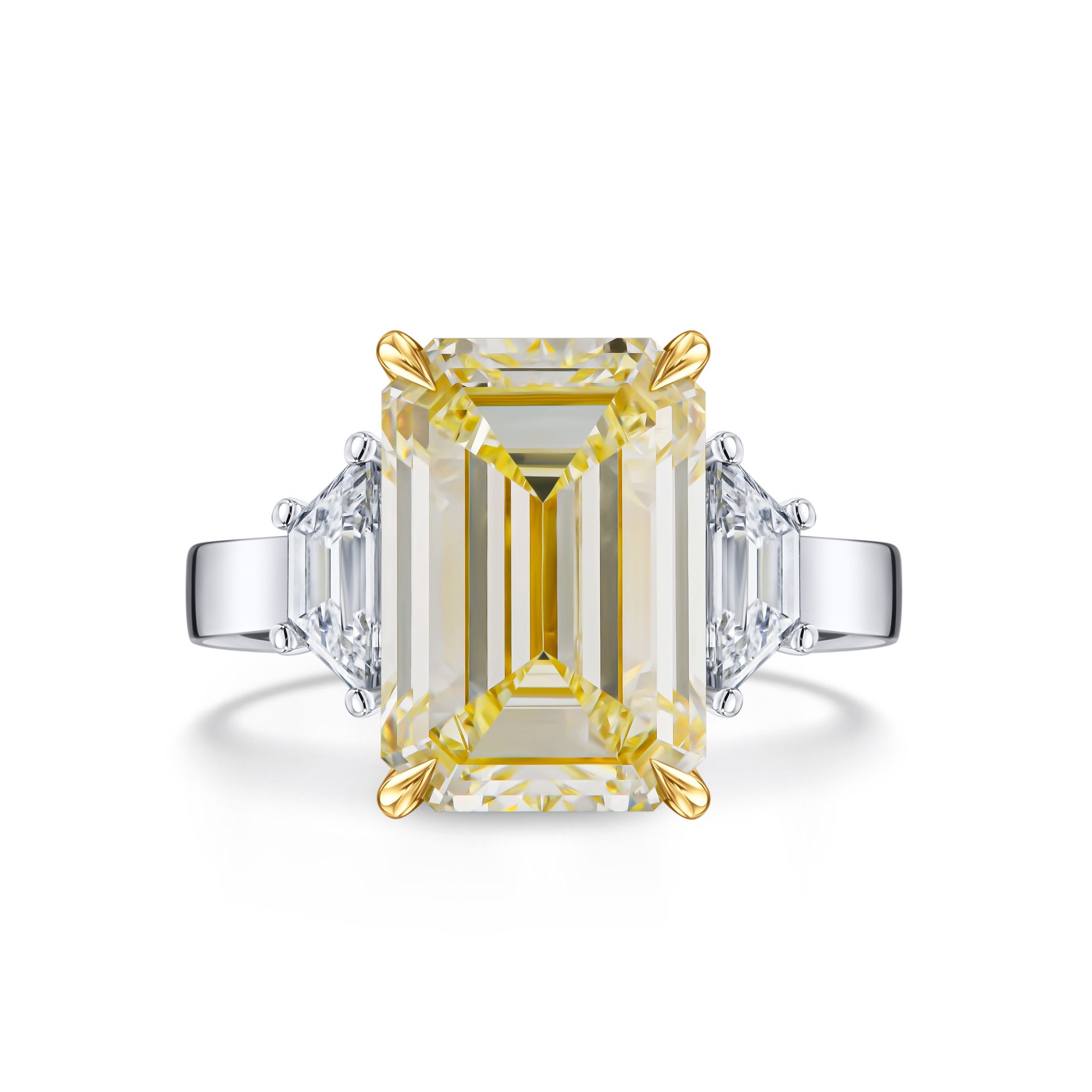 Кольцо из белого золота с желтым бриллиантом 5.13 карата.