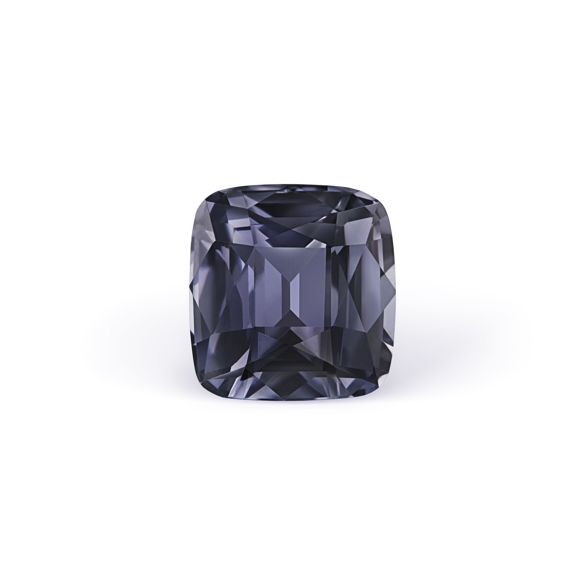 Кольцо с шпинелью 3.27 карат в элегантной оправе.