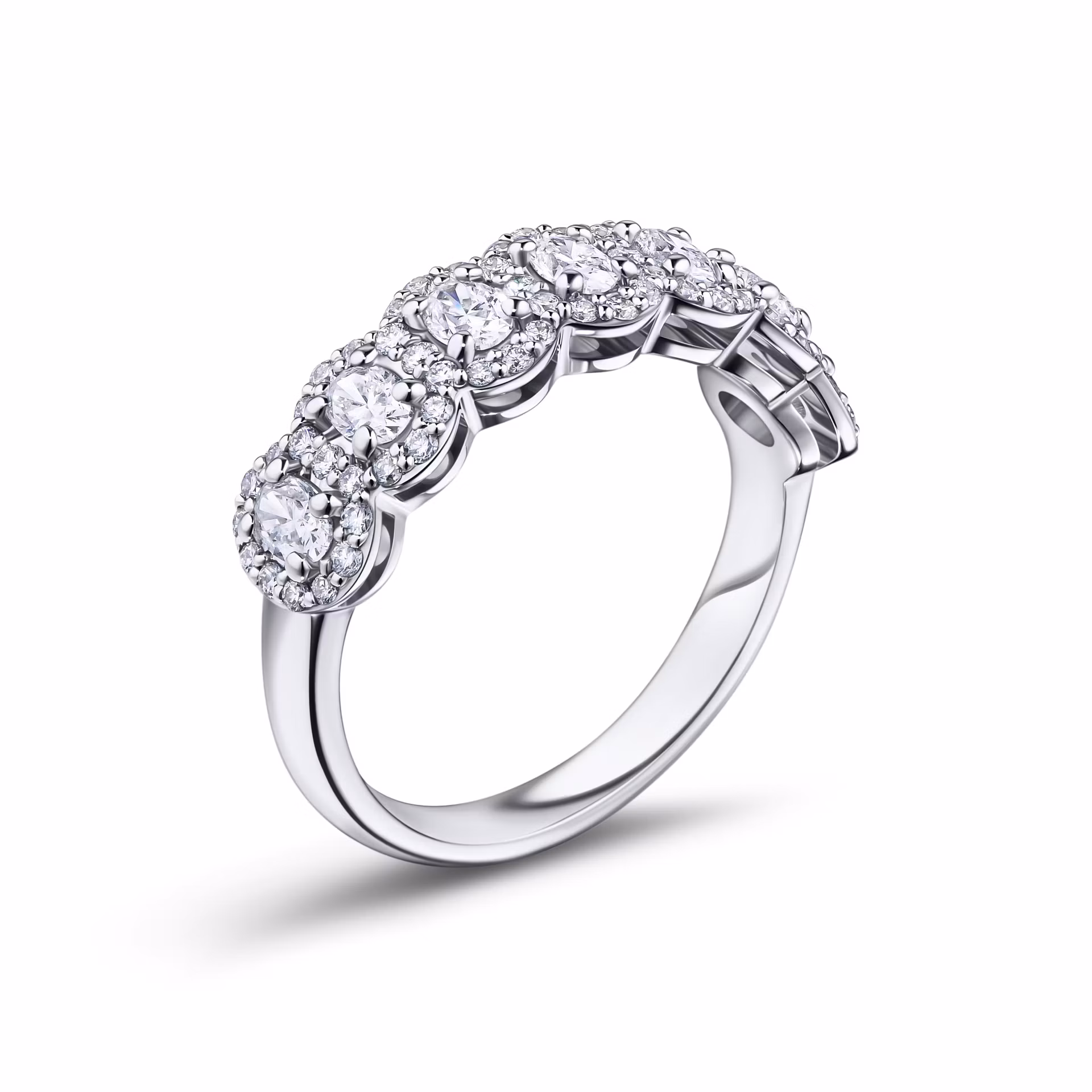 Кольцо-дорожка с бриллиантами 0.906 карат из белого золота, центральный 0.593 кт