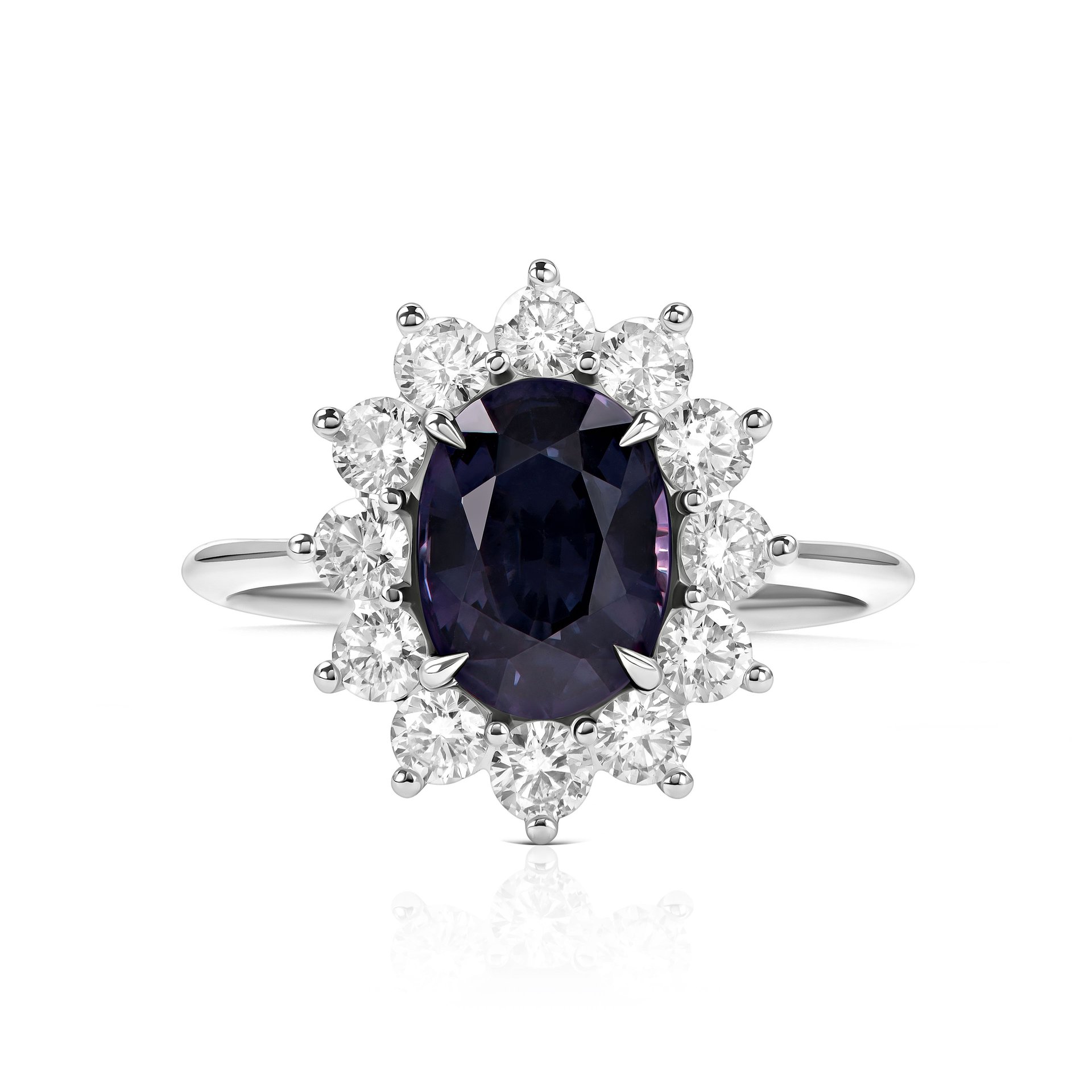 Кольцо из белого золота с центральной шпинелью 2.05 карата