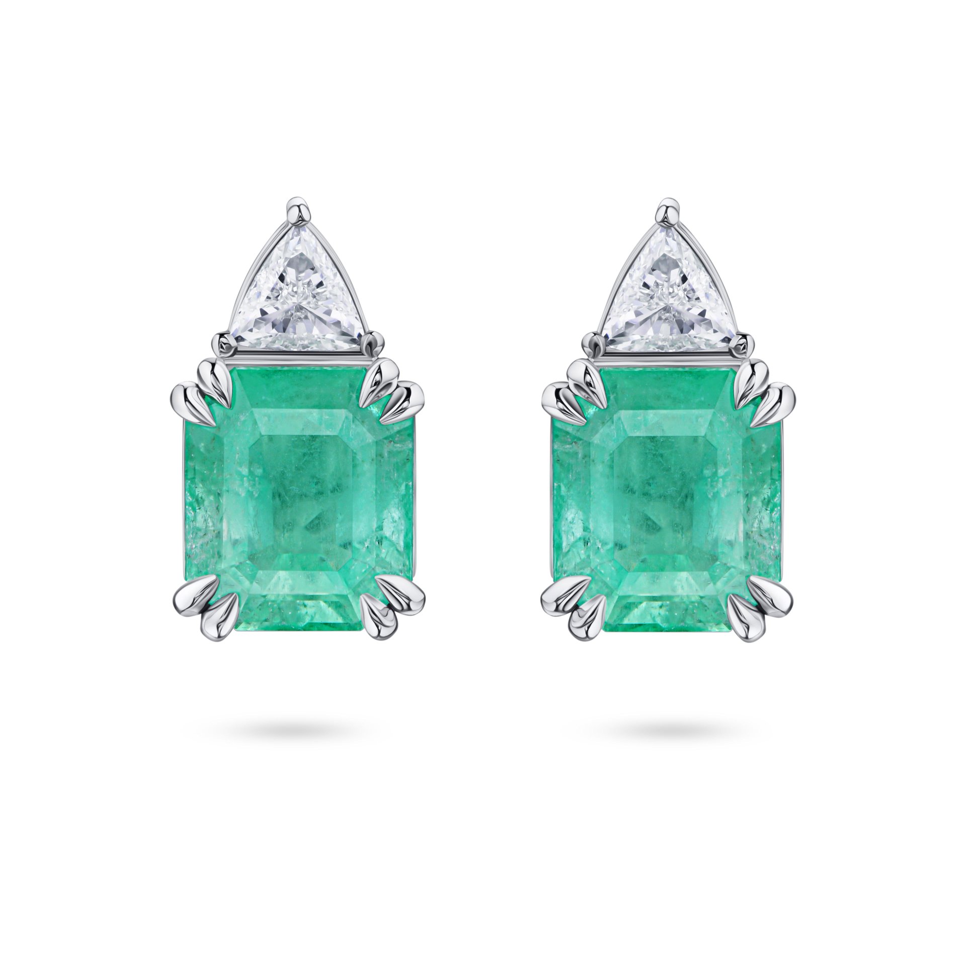 Пусеты из белого золота с изумрудами 4.29 и 3.65 карата