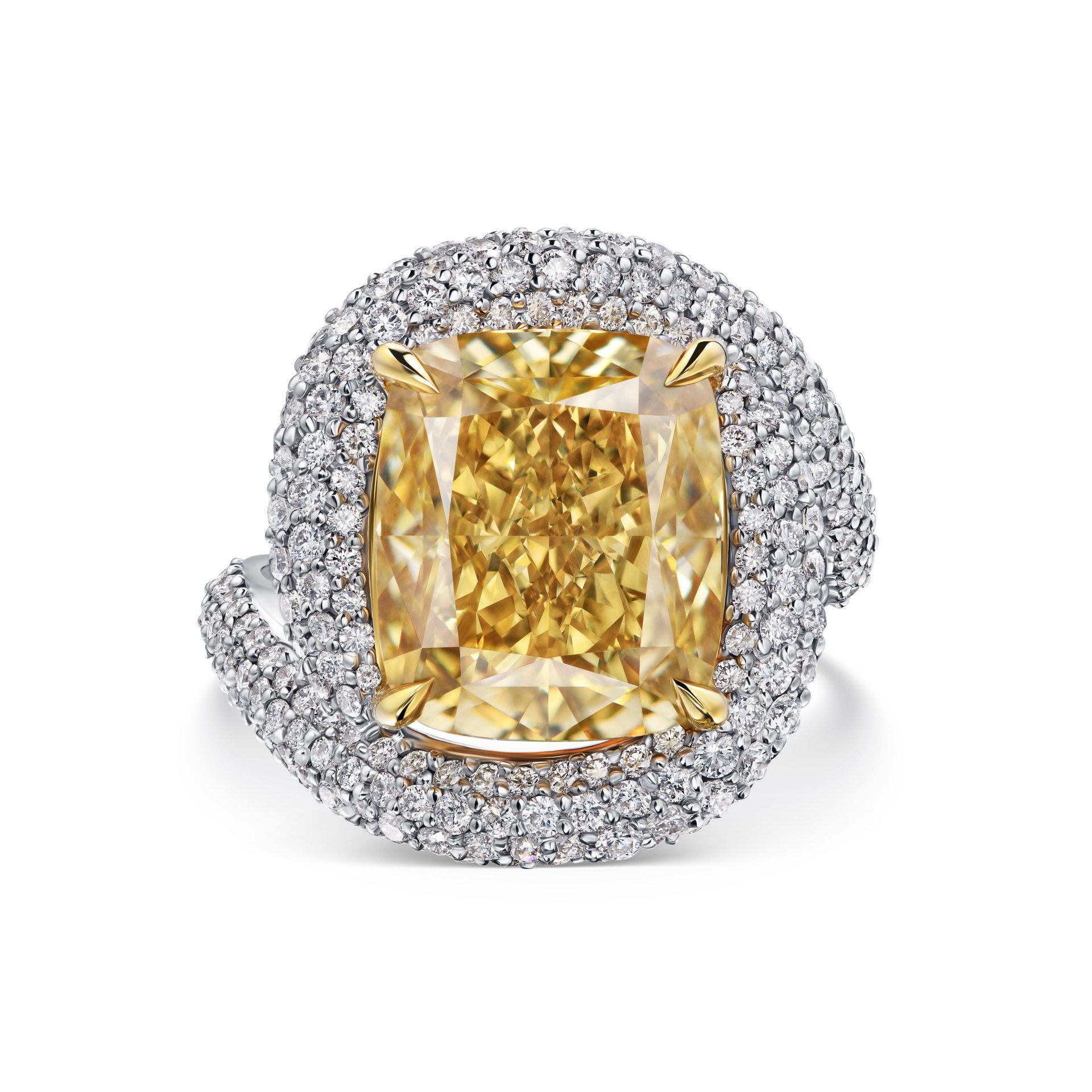 Кольцо из белого золота с желтым бриллиантом 7.44 карата.