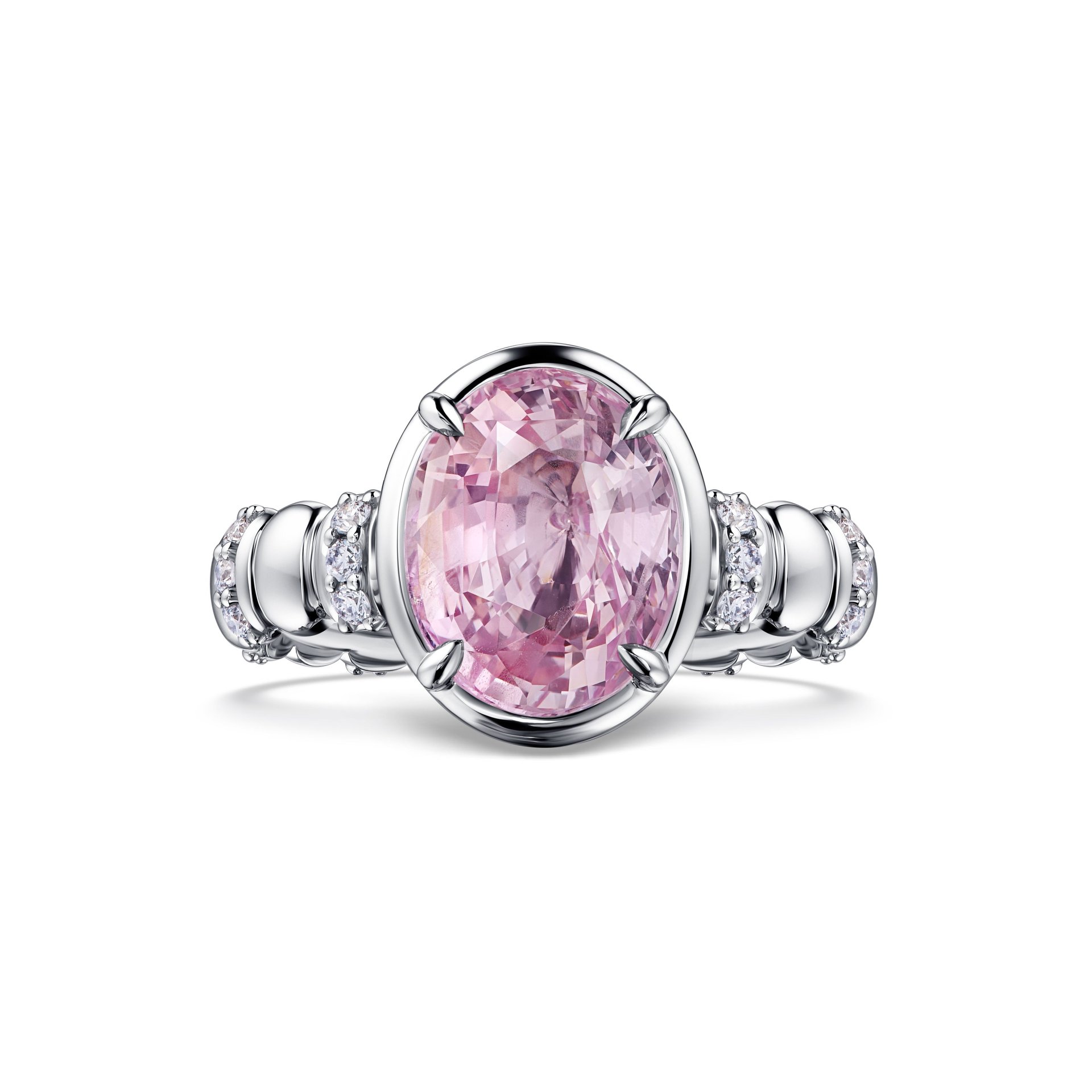 Ring with sapphire "oval" 4.02 ct Pastel Orange (No Indications of Heating) Sri Lanka GRS
